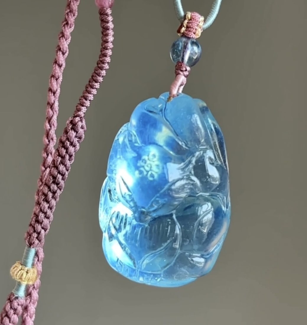 An Exquisite Aquamarine Auspicious Beast Necklace: An Exquisite Aquamarine Auspicious Beast Necklace,Size:29mmx20mmx12.6mm,Weight:12.2g 海蓝宝瑞兽吊坠