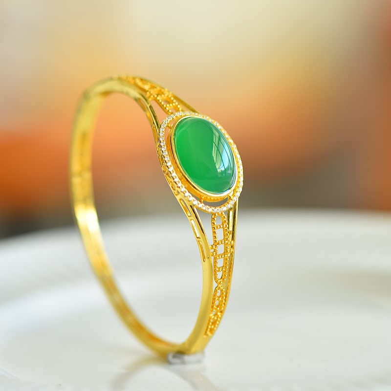 An Exquisite Sterling Silver-Gold Plated Inlaid Agate Pendant: An Exquisite Sterling Silver-Gold Plated Inlaid Agate Pendant,Size:13mmx18mm 纯银镀金镶玛瑙吊坠