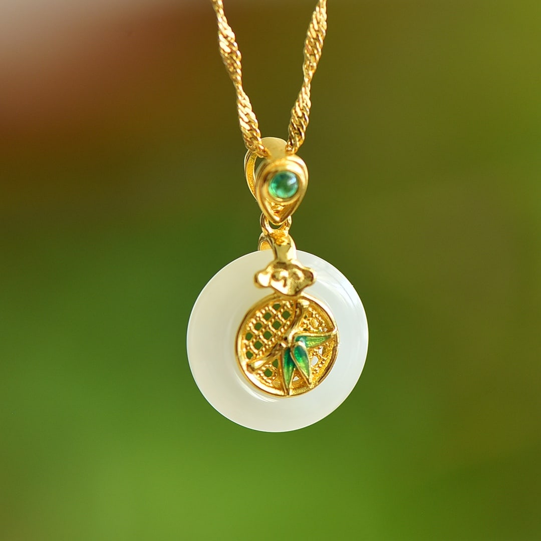 An Exquisite Sterling Silver-Gold Plated Inlaid White Jade Pendant: An Exquisite Sterling Silver-Gold Plated Inlaid White Jade Pendant,Size:15mmx15mm 纯银镀金镶白玉吊坠