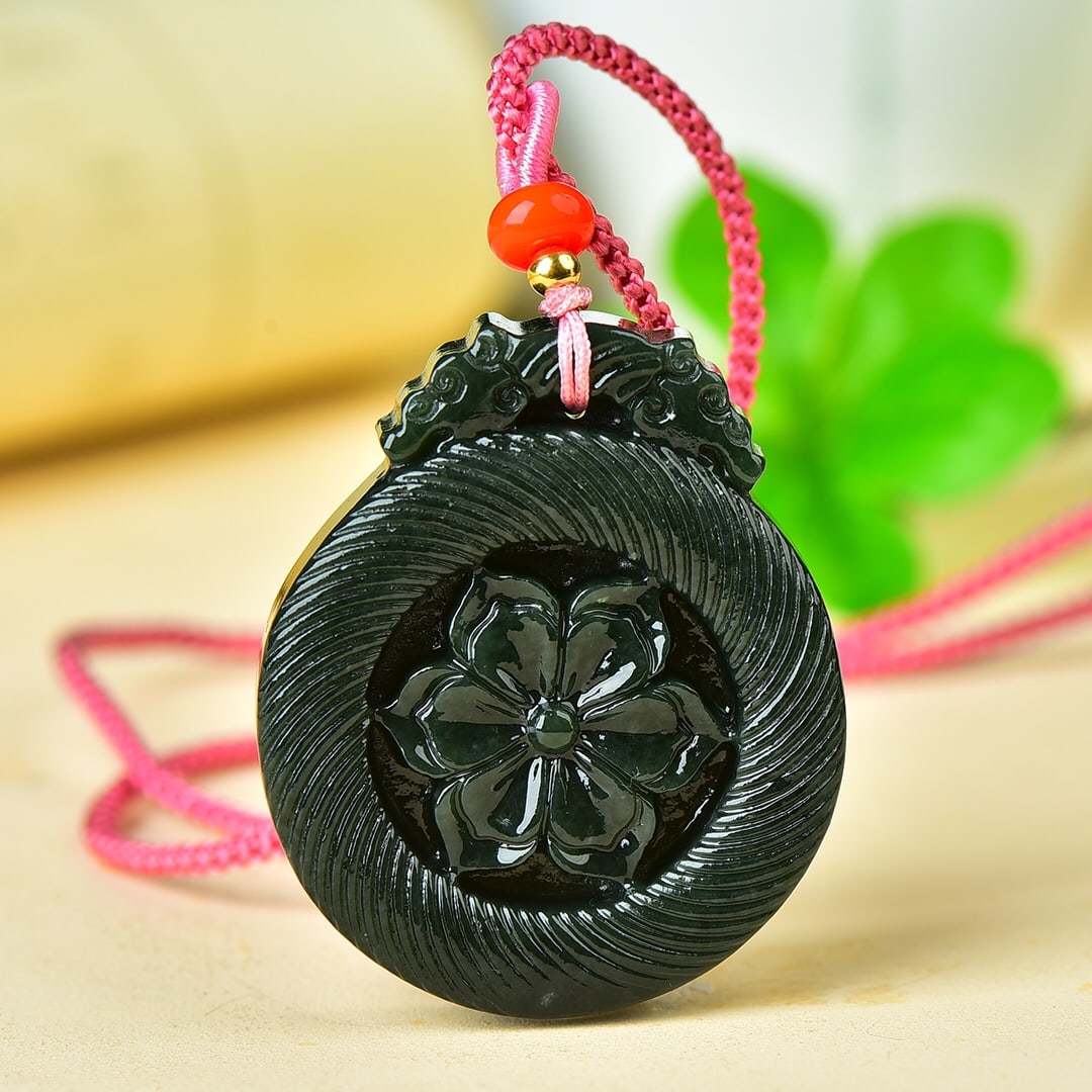 An Exquisite Sapphire Flower Pattern Pendant - 2