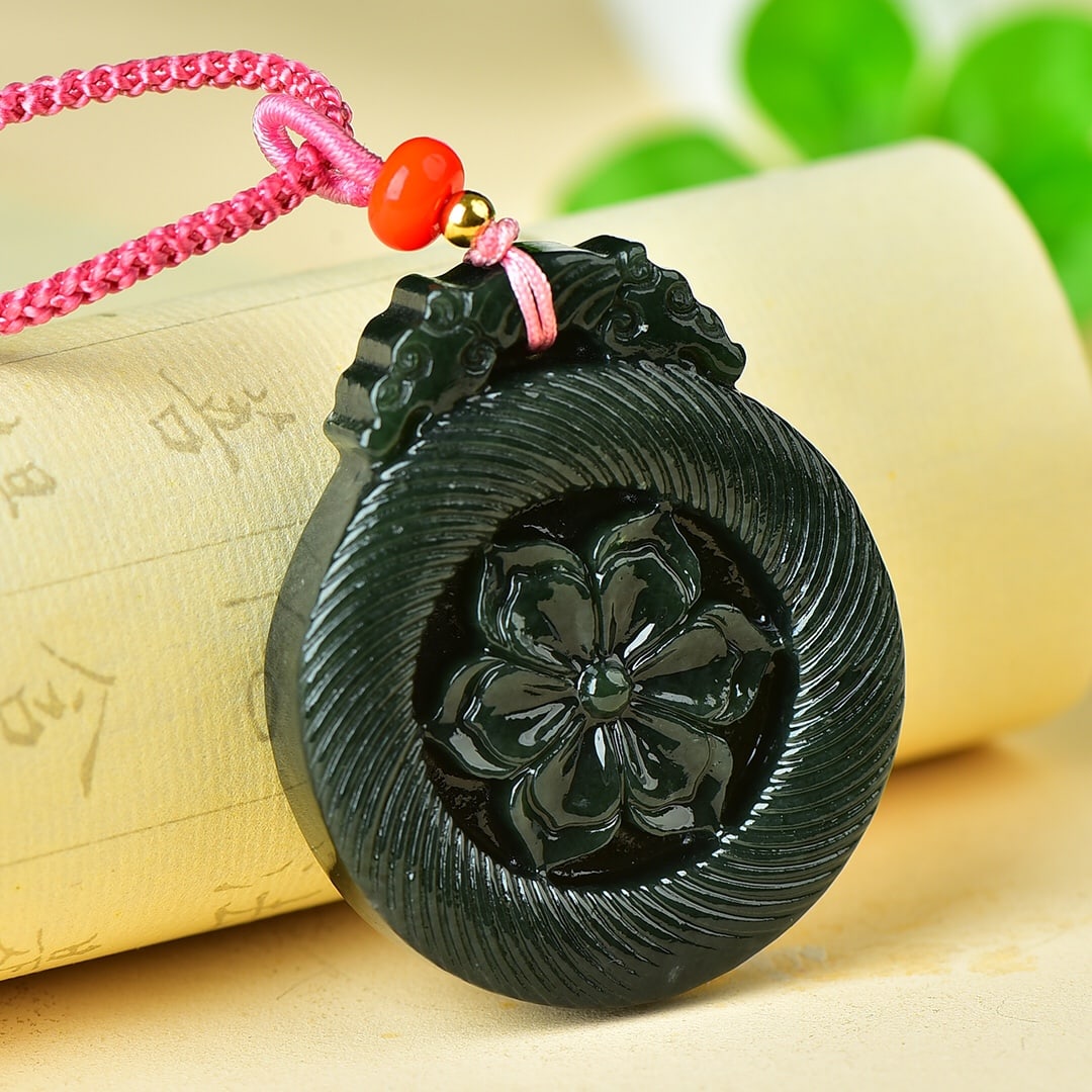 An Exquisite Sapphire Flower Pattern Pendant - 3