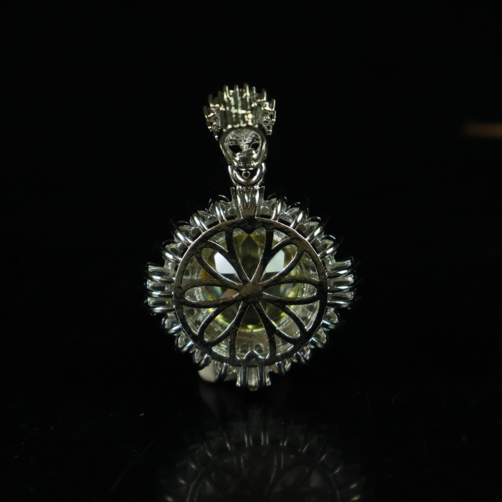 An Exquisite Pendant - 5