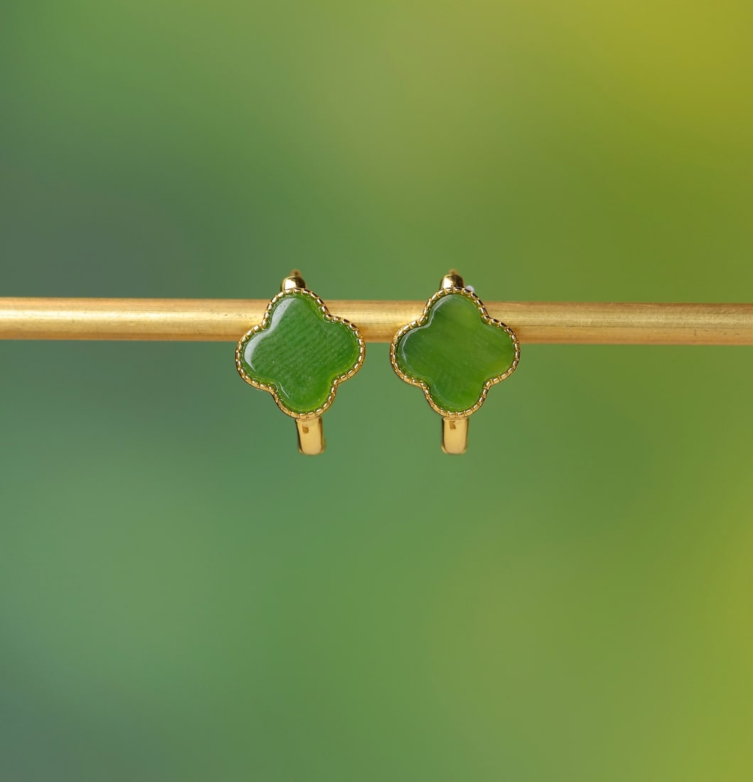 A Pair of Exquisite Sterling Silver-Gold Plated Inlaid Jasper Earrings: A Pair of Exquisite Sterling Silver-Gold Plated Inlaid Jasper Earrings,Size:8mmx8mm 一对纯银镀金镶碧玉耳环