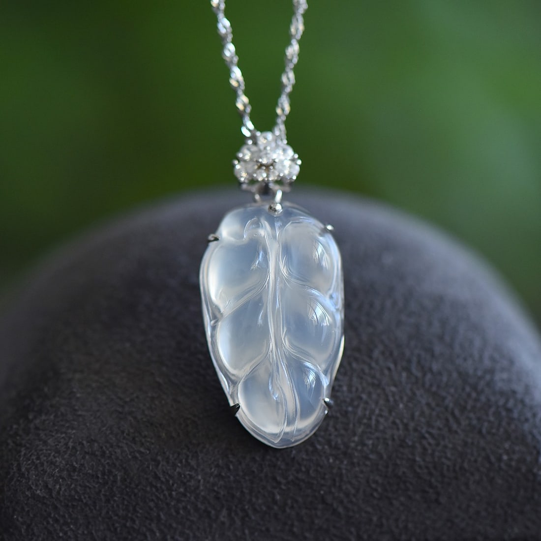An Exquisite Sterling Silver Inlaid Agate Pendant: An Exquisite Sterling Silver Inlaid Agate Pendant,Size:18mmx32mm 纯银镶玛瑙吊坠