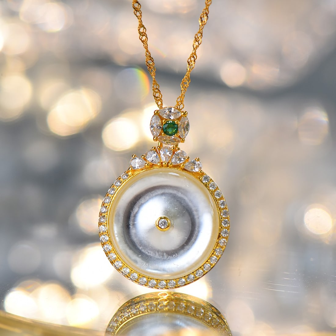 An Exquisite Sterling Silver-Gold Plated Inlaid White Jade Necklace,Inlaid Diamond: An Exquisite Sterling Silver-Gold Plated Inlaid White Jade Necklace,Inlaid Diamond,Size:(Pendant)18mmx18mm,(Earrings)10mmx10mm 纯银镀金镶白玉项链,