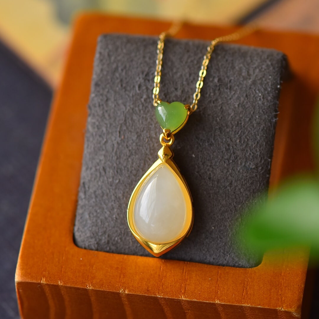 An Exquisite Sterling Silver-Gold Plated Inlaid White Jade Necklace,Inlaid Jasper: An Exquisite Sterling Silver-Gold Plated Inlaid White Jade Necklace,Inlaid Jasper,Size:12mmx30mm 纯银镀金镶白玉项链,嵌碧玉