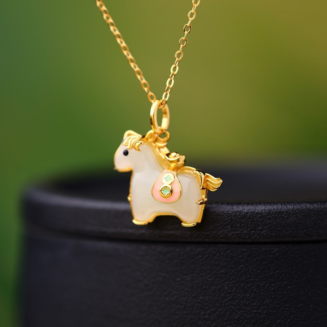 An Exquisite Sterling Silver-Gold Plated Inlaid White Jade Pendant: An Exquisite Sterling Silver-Gold Plated Inlaid White Jade Pendant,Size:14mmx16mm 纯银镀金镶白玉吊坠