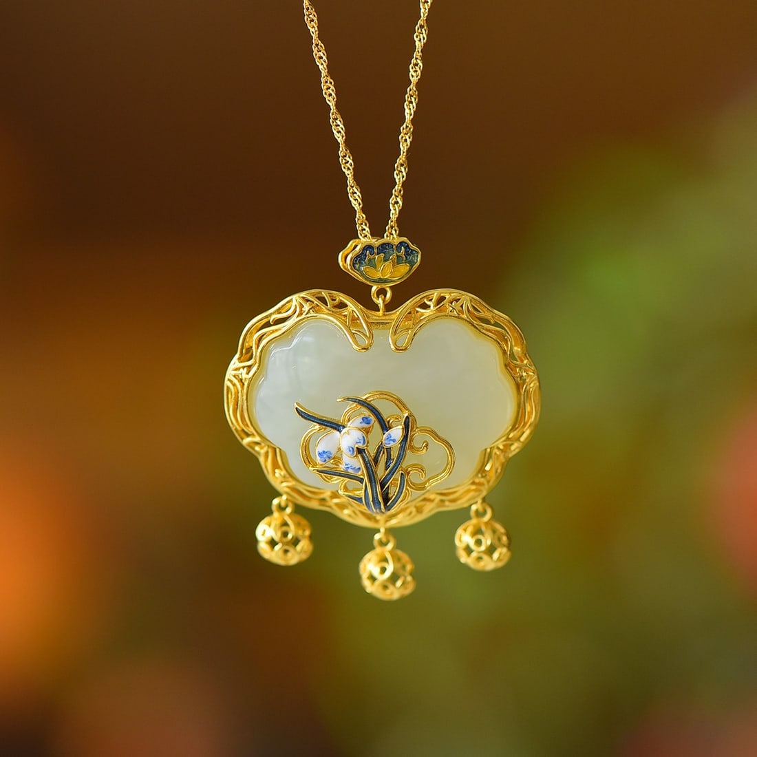 An Exquisite Sterling Silver-Gold Plated Inlaid White Jade Pendant: An Exquisite Sterling Silver-Gold Plated Inlaid White Jade Pendant,Size:12mmx28mm 纯银镀金镶白玉吊坠