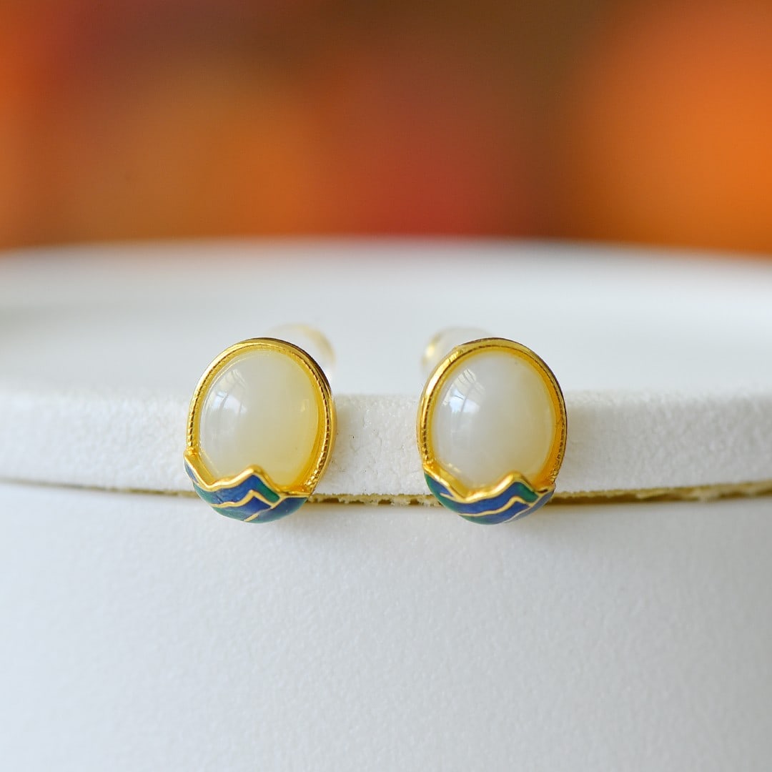 A Pair of Exquisite Sterling Silver-Gold Plated Inlaid White Jade Earrings: A Pair of Exquisite Sterling Silver-Gold Plated Inlaid White Jade Earrings,Size:8mmx10mm 一对纯银镀金镶白玉耳环