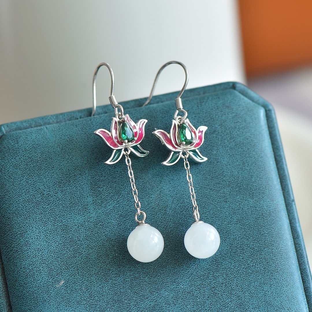 A Pair of Exquisite Sterling Silver Inlaid White Jade Earrings: A Pair of Exquisite Sterling Silver Inlaid White Jade Earrings,Size: 8mmx8mm 一对纯银镶白玉耳环
