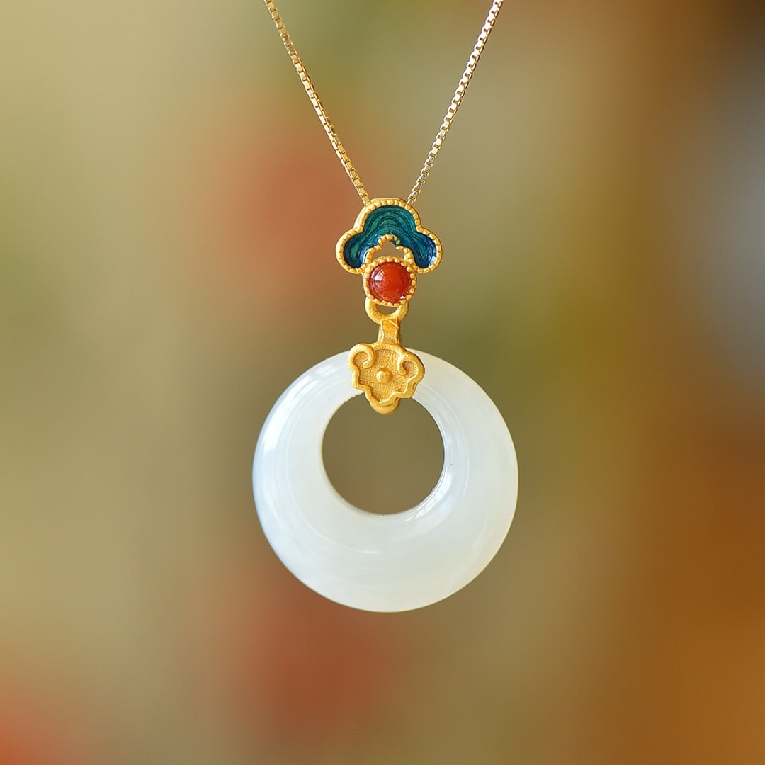 An Exquisite Sterling Silver Inlaid White Jade Necklace: An Exquisite Sterling Silver Inlaid White Jade Necklace,Size:22mmx22mm 纯银镶白玉项链