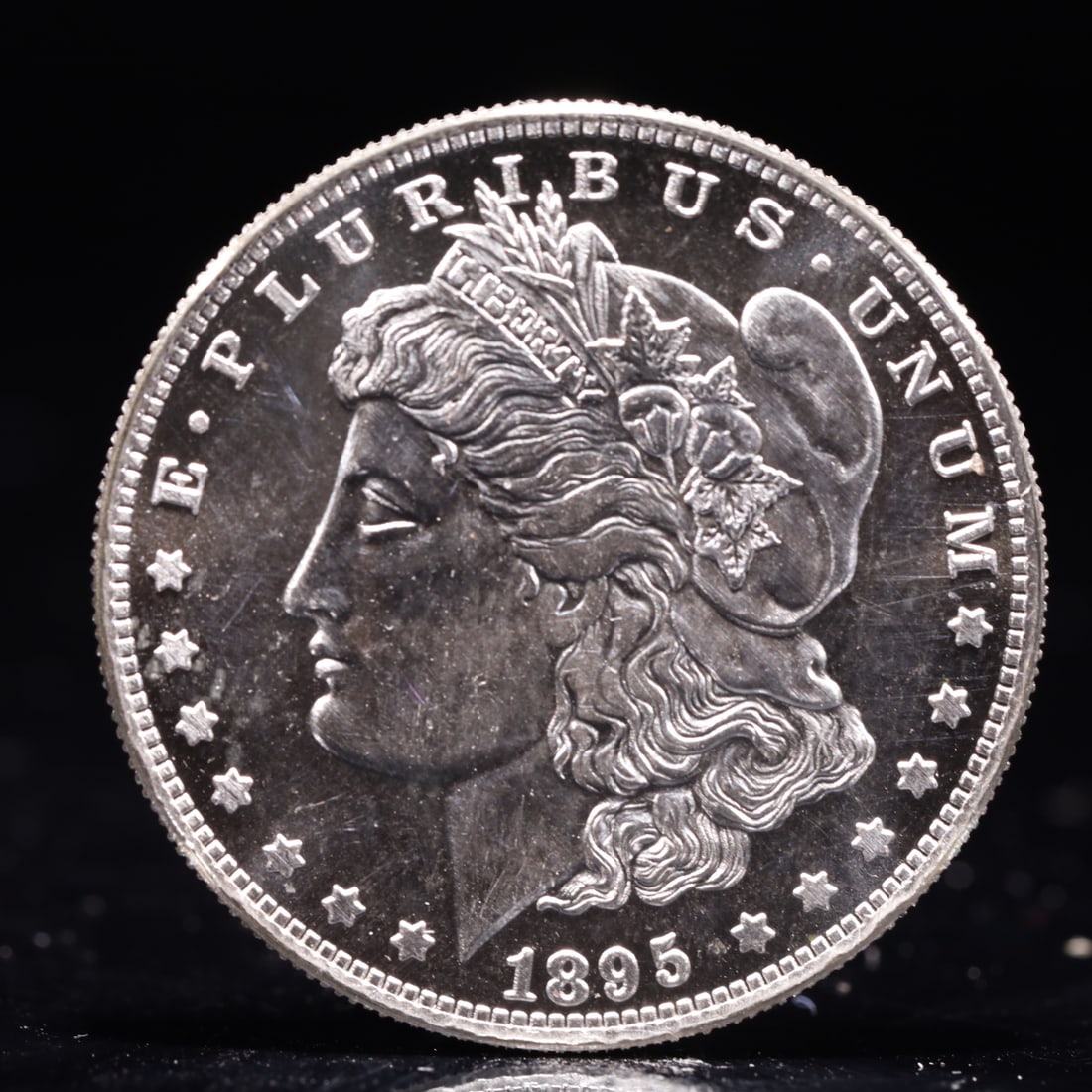 USA Morgan Dollar 1895 Coin: Obv: profile bust with date below and E PLURIBUS UNUM legend and stars around. Rev: eagle with In God we trust above within wreath with UNITED STATES OF AMERICA ONE DOLLAR legend. IN GOD WE TRUST / LI
