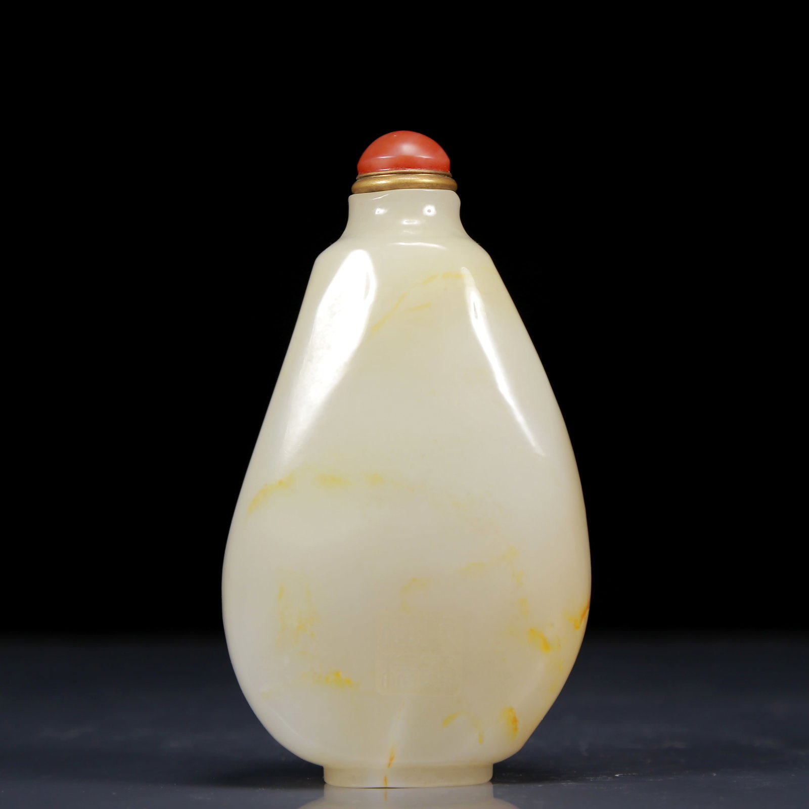 An Exquisite White Jade Snuff Bottle,with poem: An Exquisite White Jade Snuff Bottle,with poem,Qing Dynasty, China,Size:2.4inx1.4inx4.7in,Weight:460g 白玉鼻烟壶，带诗文，清代