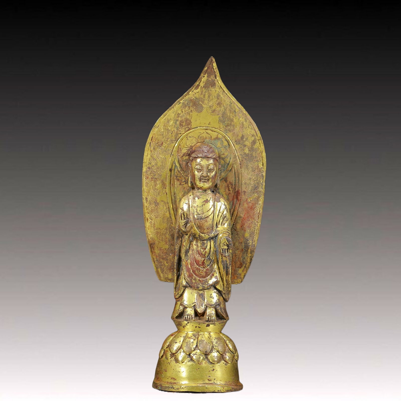 A Solemn Gilt Bronze Statue of Sakyamuni: A Solemn Gilt Bronze Statue of Sakyamuni ,Ming Dynasty, China,Size: 2.8inx1.8inx7.1in,Weight:480g 铜鎏金释迦摩尼像，明代