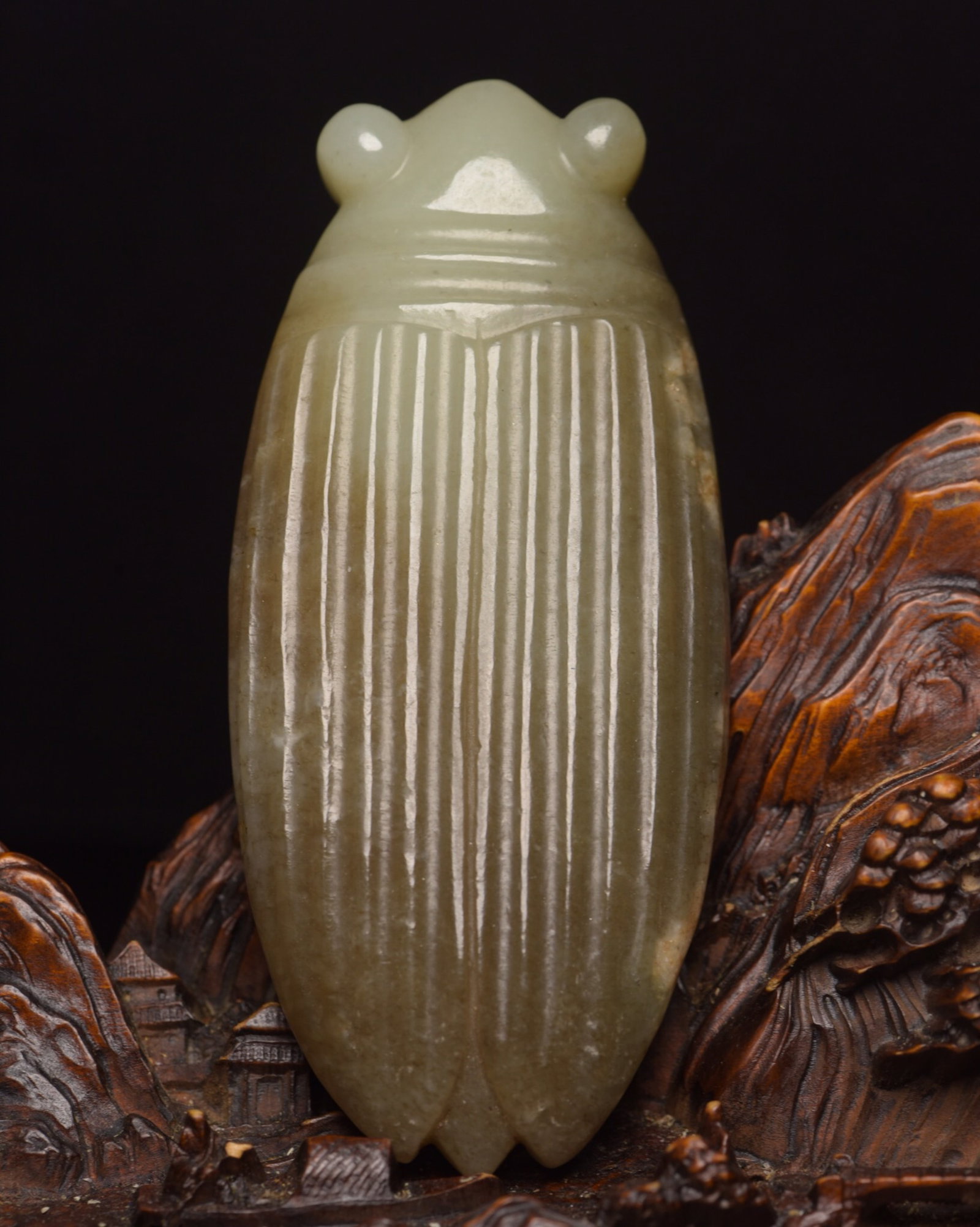 An Exquisite White Jade Cicada Ornament: An Exquisite White Jade Cicada Ornament,Qing Dynasty,China,Size:3.9inx1.8inx0.7in,Weight:158g 白玉蝉摆件,中国清代