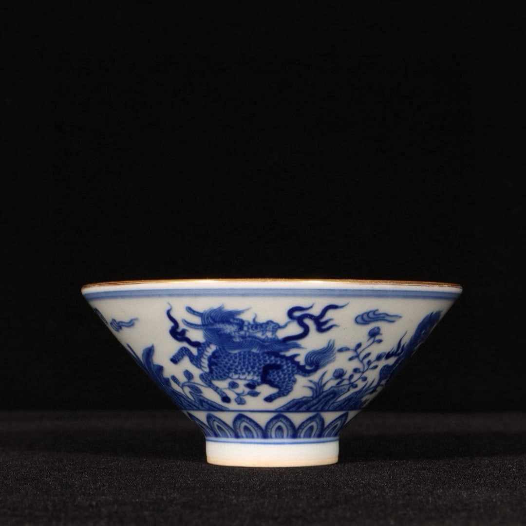 An Exquisite Blue and White Kylin Pattern Bowl: An Exquisite Blue and White Kylin Pattern Bowl,Qing Dynasty,China,Qianlong Six-character Mark,Size:1.8inx3.9in 青花麒麟纹碗,中国清代,乾