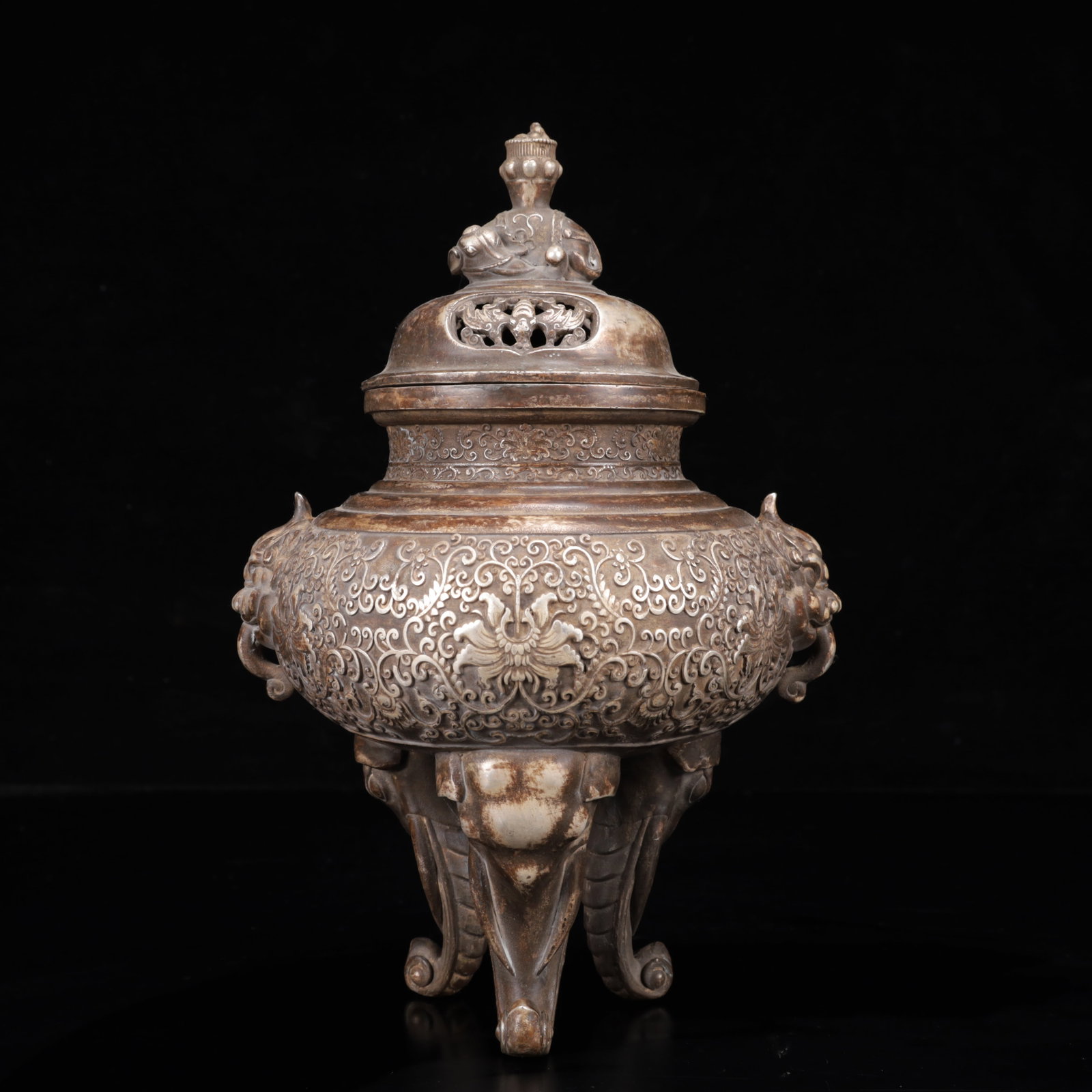 An Exquisite Silver-Plated Bronze Lotus Pattern Beast-Ears and Beast Legs Censer: An Exquisite Silver-Plated Bronze Lotus Pattern Beast-Ears and Beast Legs Censer,Qing Dynasty,China,Size:7.1inx14.6in,Weight:1750g 铜镀银缠枝莲纹兽ň