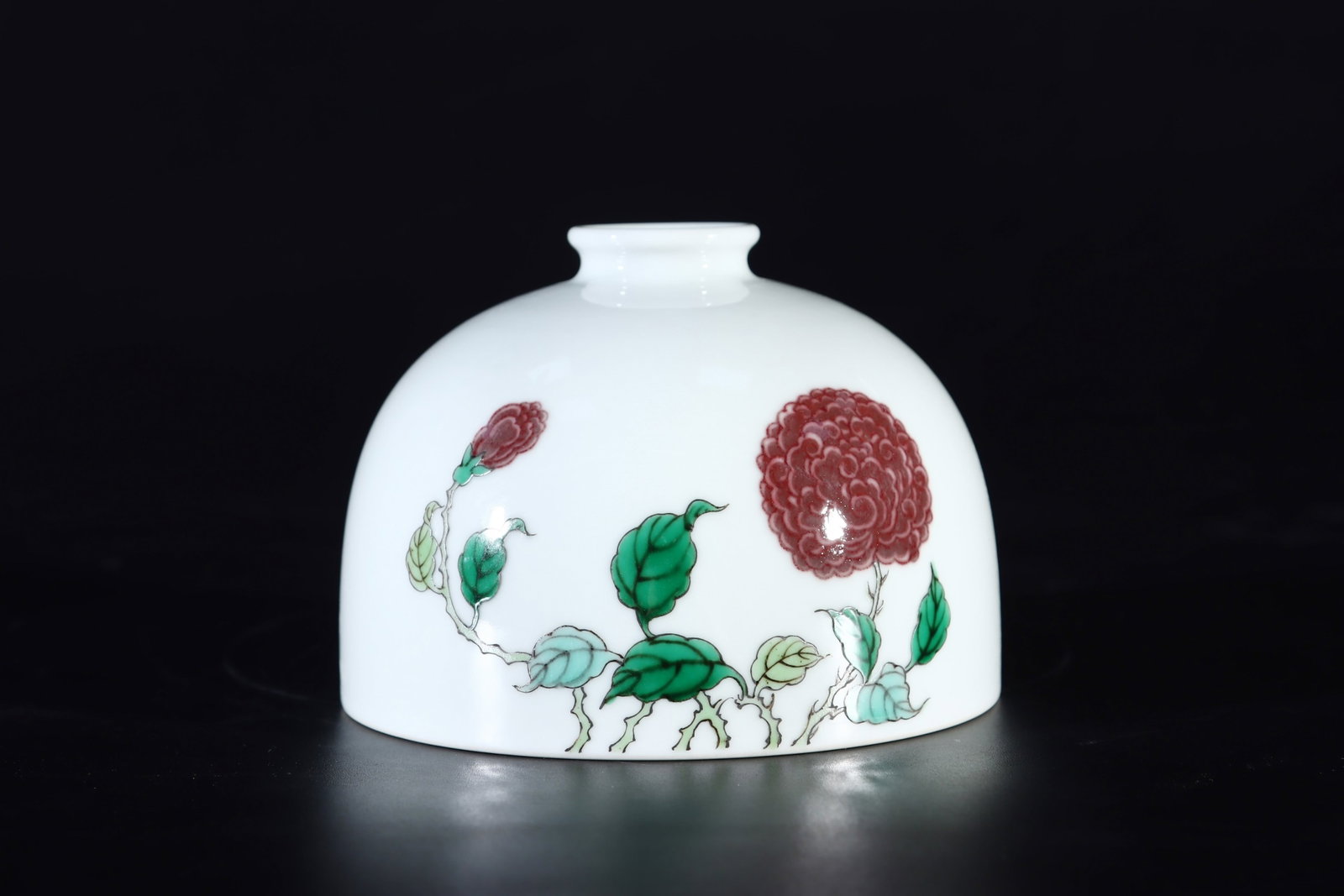 An Exquisite Wucai Flower Pattern Vase: An Exquisite Wucai Flower Pattern Vase,Qing Dynasty,China,Kangxi Six-character Mark,Size:3.7inx4.7in 五彩花卉纹瓶,中国清代,康熙&