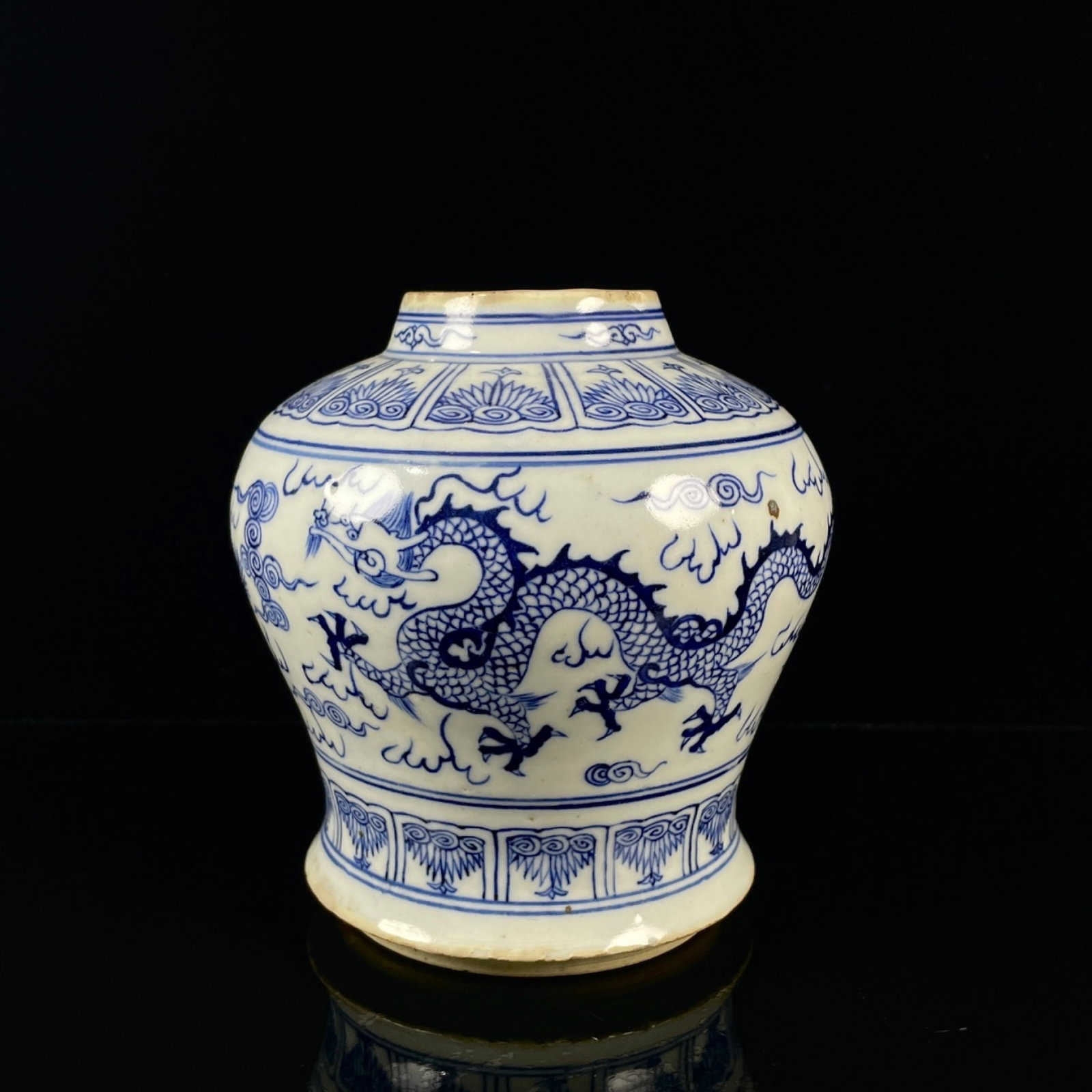 An Exquisite Blue and White Dragon and Phoenix Pattern Jar: An Exquisite Blue and White Dragon and Phoenix Pattern Jar,Qing Dynasty,China,Size:5.5inx5.1in 青花龙凤纹罐,中国清代