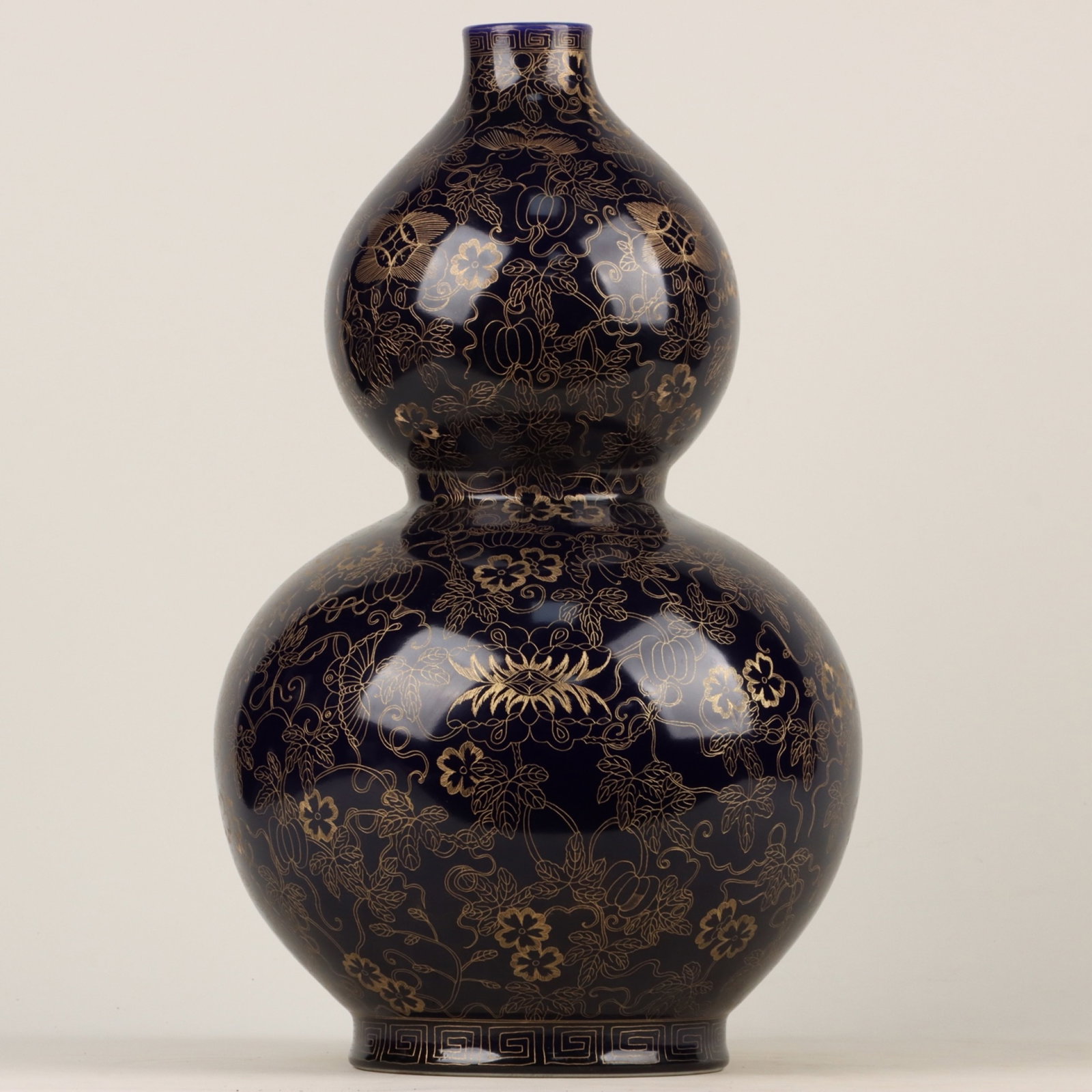 A Huge Ji Blue Glazed Lotus Pattern ? Vase: A Huge Ji Blue Glazed Lotus Pattern 纹 Vase,Qing Dynasty, China,Qianlong Six-character Mark,Size:17.3inx9.8in 霁蓝釉缠枝莲纹纹瓶,中
