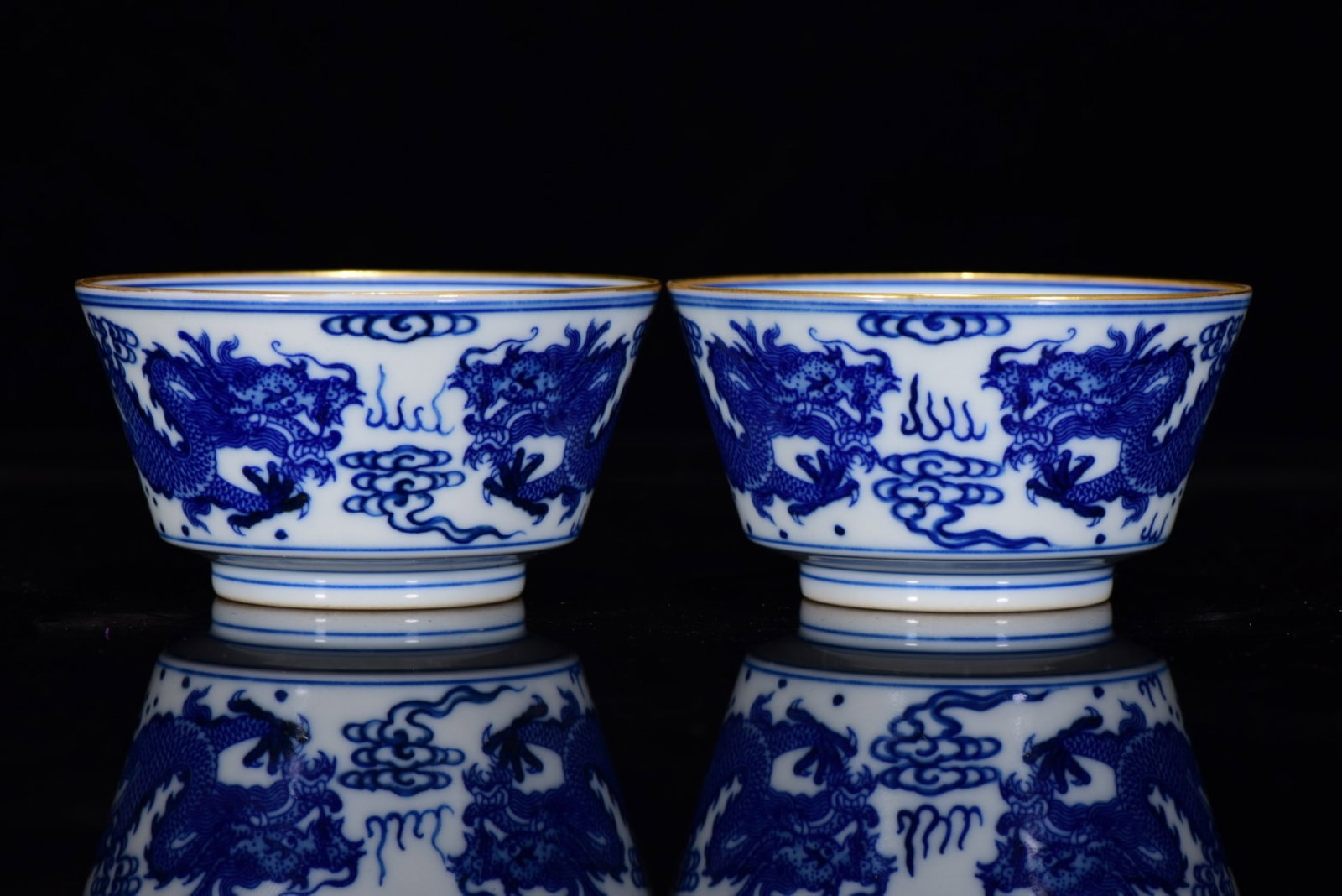 A Pair of Exquisite Blue and White Painted Gold Dragon and Phoenix Pattern Bowls: A Pair of Exquisite Blue and White Painted Gold Dragon and Phoenix Pattern Bowls,Qing Dynasty,China,Yongzheng Six-Character Mark,Size:2inx3.5in 一对青花描金龙