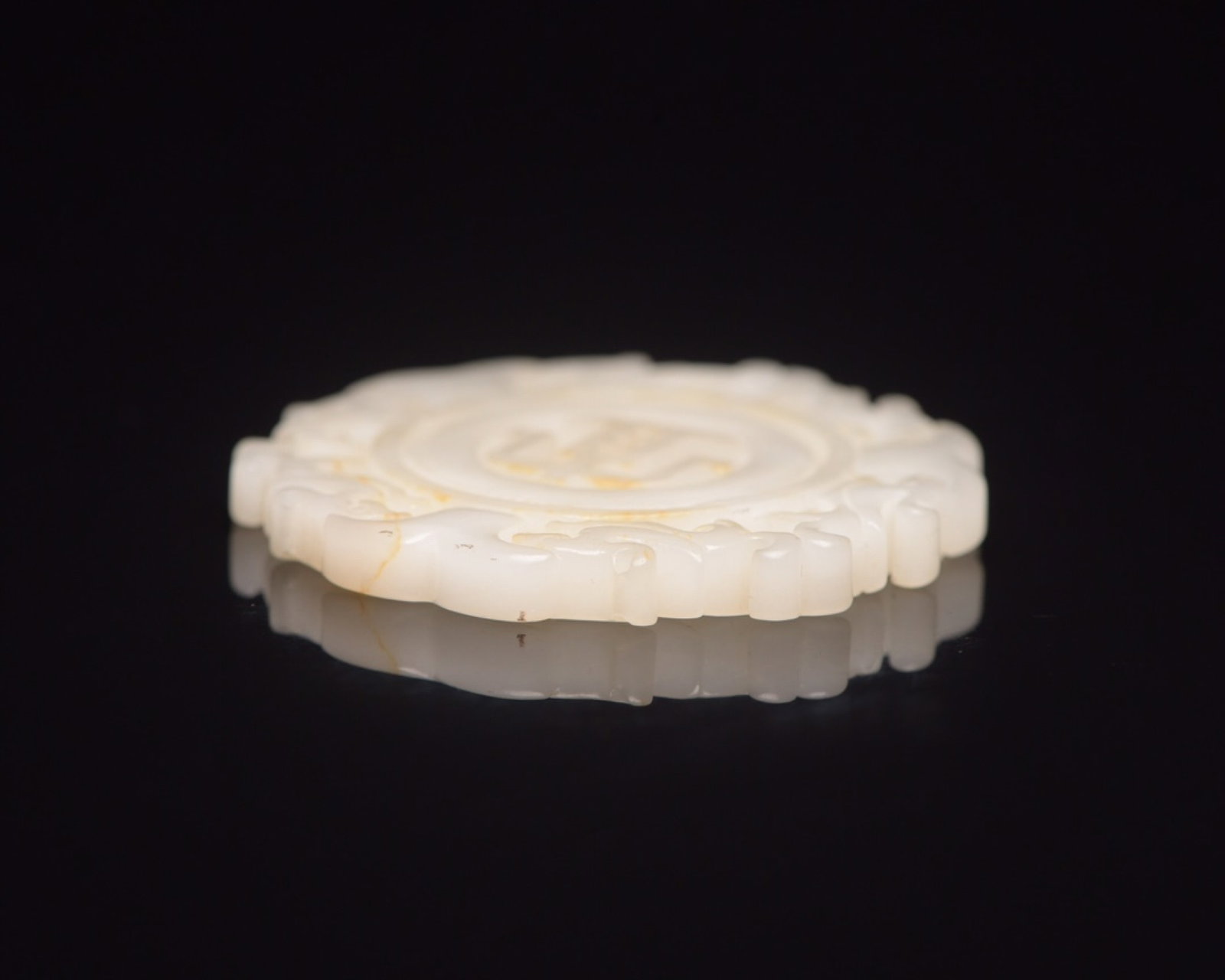 An Exquisite White Jade Phoenix Pattern Pendant - 3