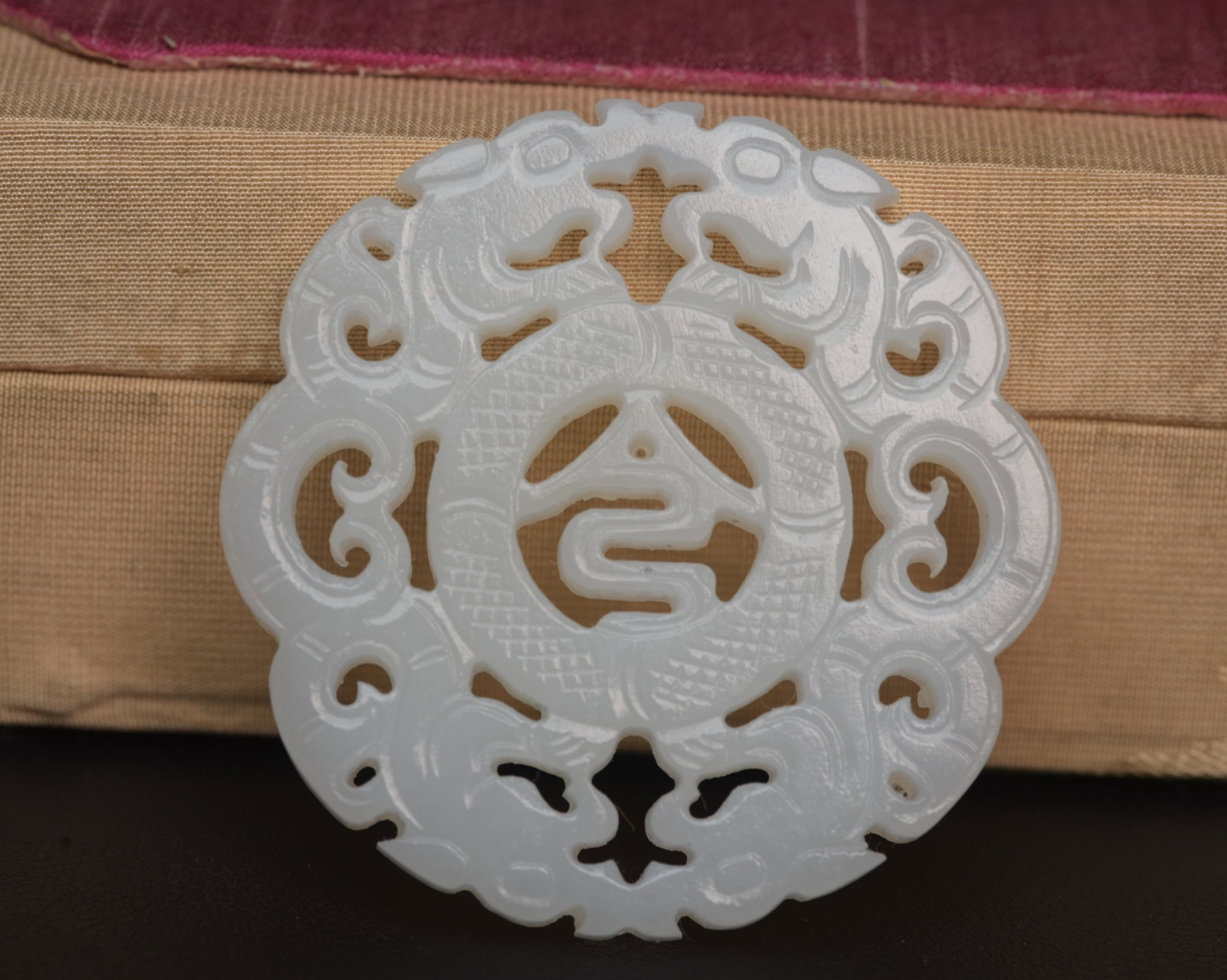 An Exquisite White Jade Dragon Pattern Pendant - 4