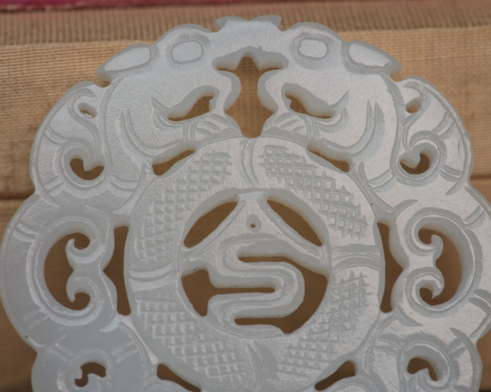 An Exquisite White Jade Dragon Pattern Pendant - 7