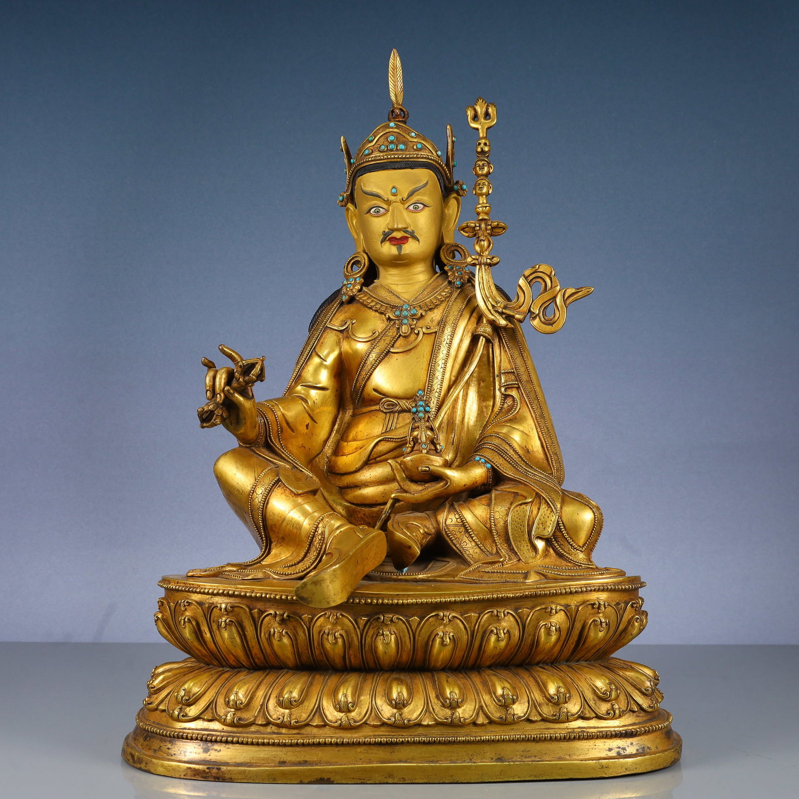 A Solemn Gilt Bronze Statue of Padma Sambhava,Inlaid Turquoise: A Solemn Gilt Bronze Statue of Padma Sambhava,Inlaid Turquoise,Qing Dynasty, China,Size:12.6inx6.7inx18.5in,Weight:9250g 铜鎏金莲花生大士像,॔