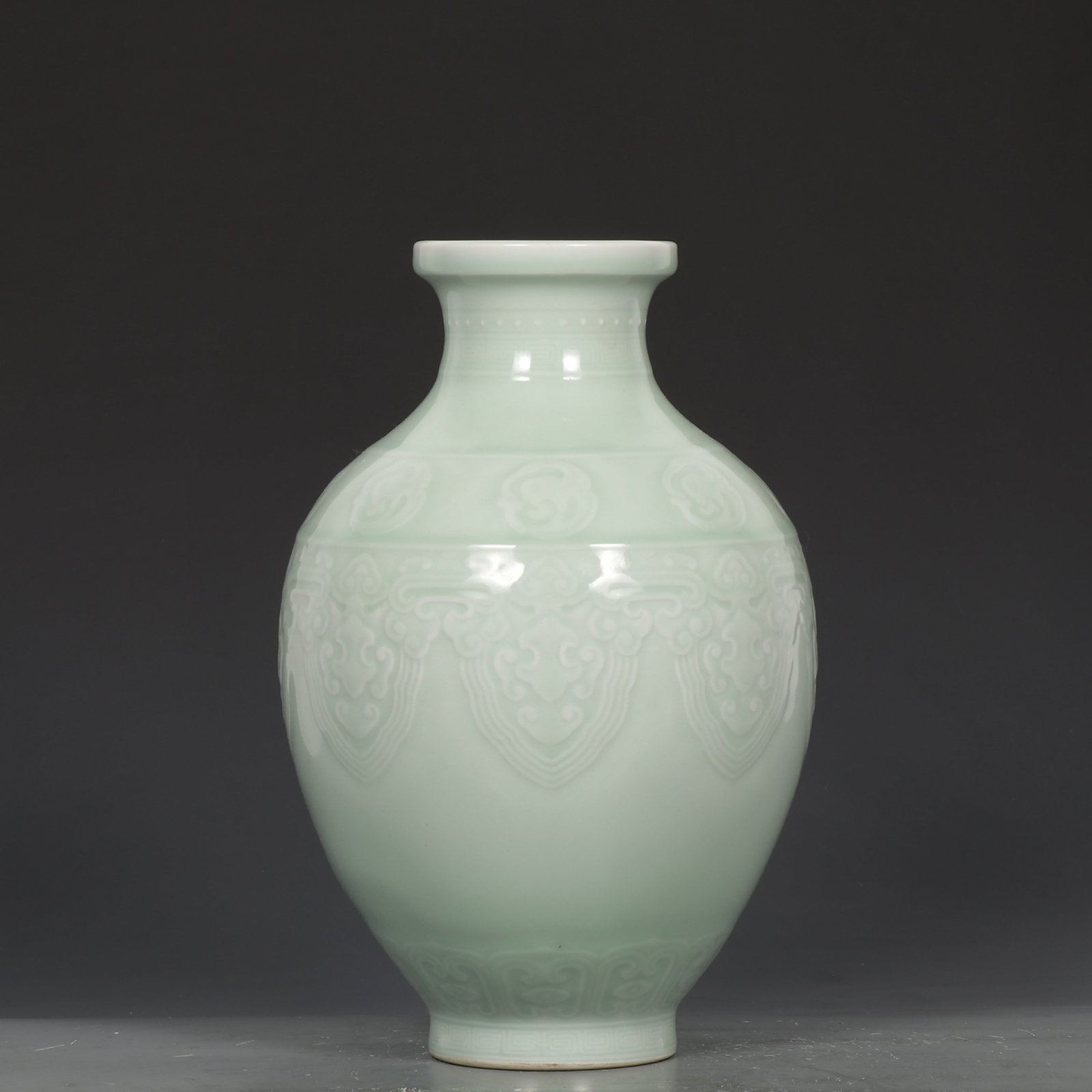An Exquisite Celadon Glazed Auspicious Cloud Pattern Vase: An Exquisite Celadon Glazed Auspicious Cloud Pattern Vase,Qing Dynasty,China ,Qianlong Six-character Mark,Size:11inx7.1in 粉青釉祥云纹瓶,中国ę