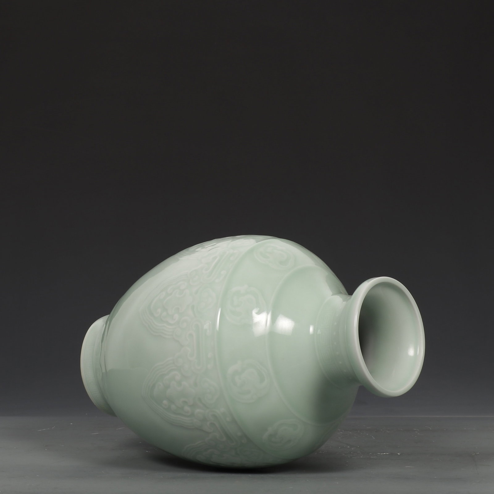 An Exquisite Celadon Glazed Auspicious Cloud Pattern Vase - 7