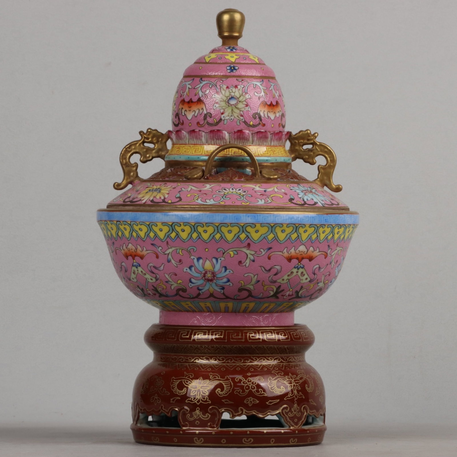An Exquisite Enamel Gilt Lotus Pattern Double-Ears Jar: An Exquisite Enamel Gilt Lotus Pattern Double-Ears Jar,Qing Dynasty, China,Qianlong Six-character Mark,Size:13inx7.9in 珐琅彩鎏金缠枝莲纹双&