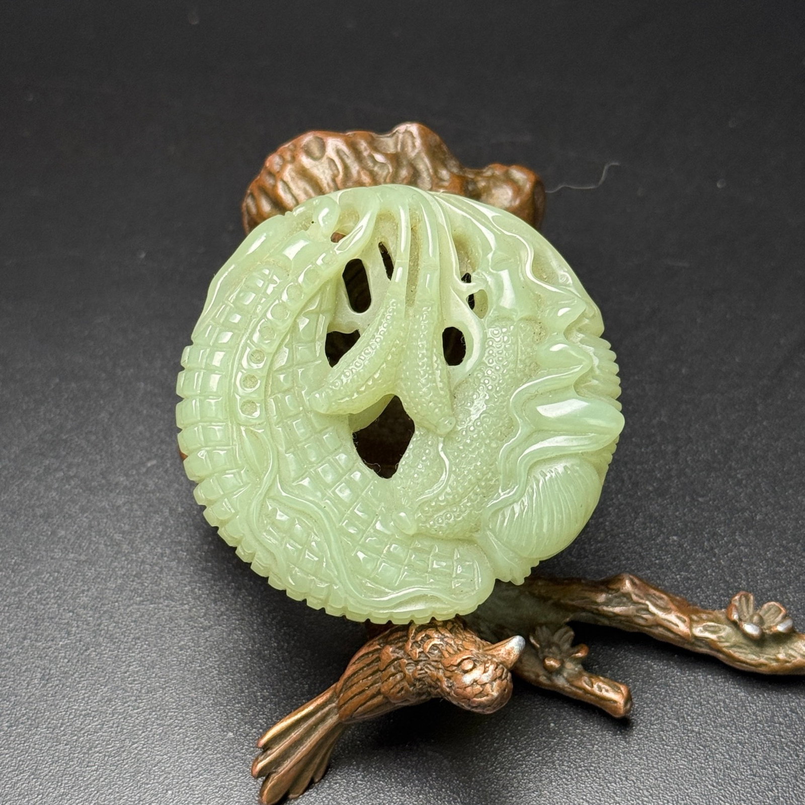 An Exquisite Yellow Jade Pod Pattern Pendant: An Exquisite Yellow Jade Pod Pattern Pendant,Qing Dynasty,China,Size:49mmx49mmx12mm,Weight:34g 黄玉豆荚纹佩,中国清代