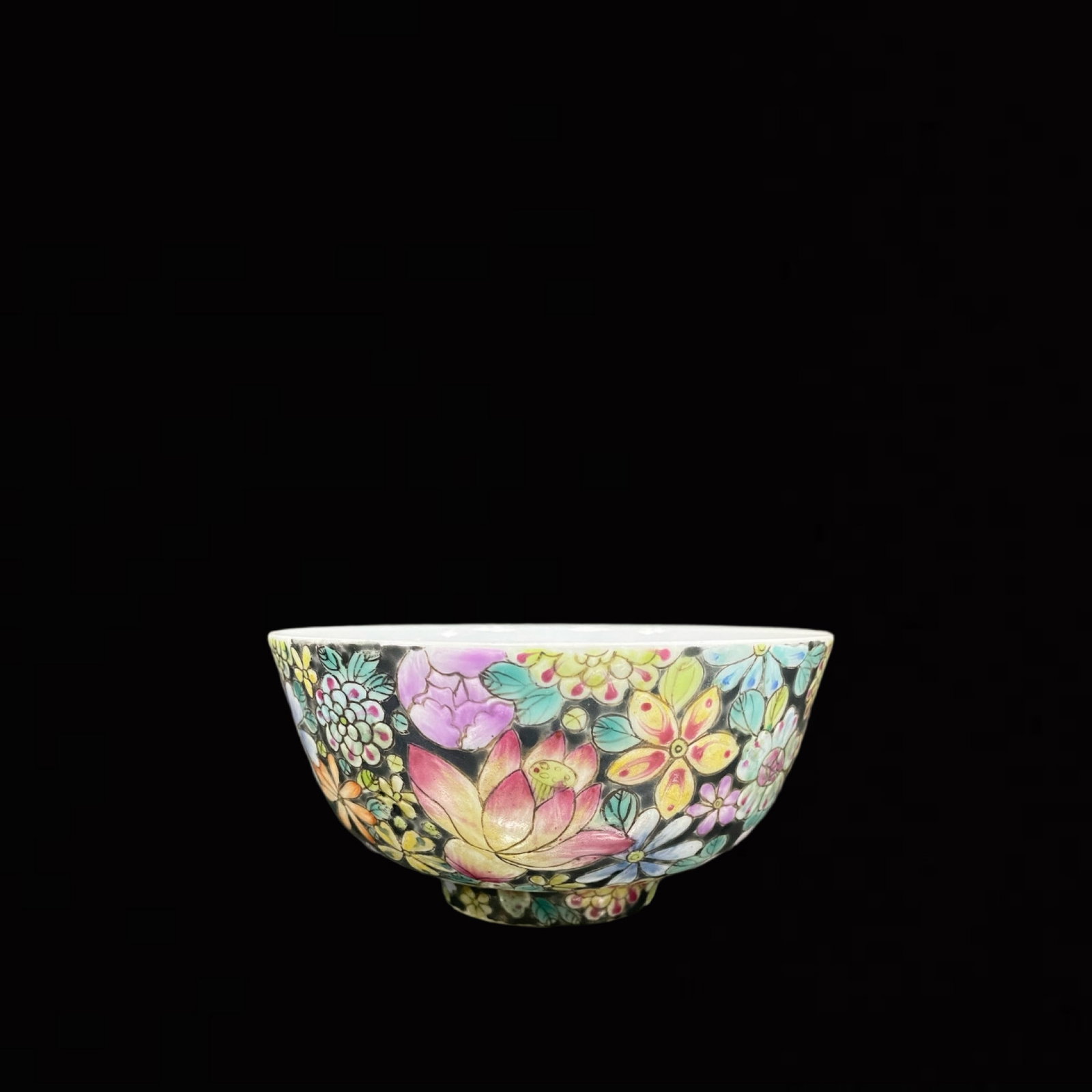 An Exquisite Famille-Rose Flower Pattern Bowl: An Exquisite Famille-Rose Flower Pattern Bowl,Qing Dynasty,China,Qianlong Four-Character Mark,Size:4.6inx2.4in 粉彩花卉纹碗,中国清代,乾