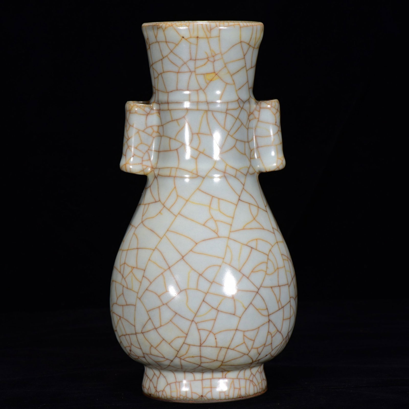 An Exquisite Guan yao Double-Ears Vase: An Exquisite Guan yao Double-Ears Vase,Song Dynasty,China,Size:9.8inx4.7in 官窑双耳瓶,中国宋代