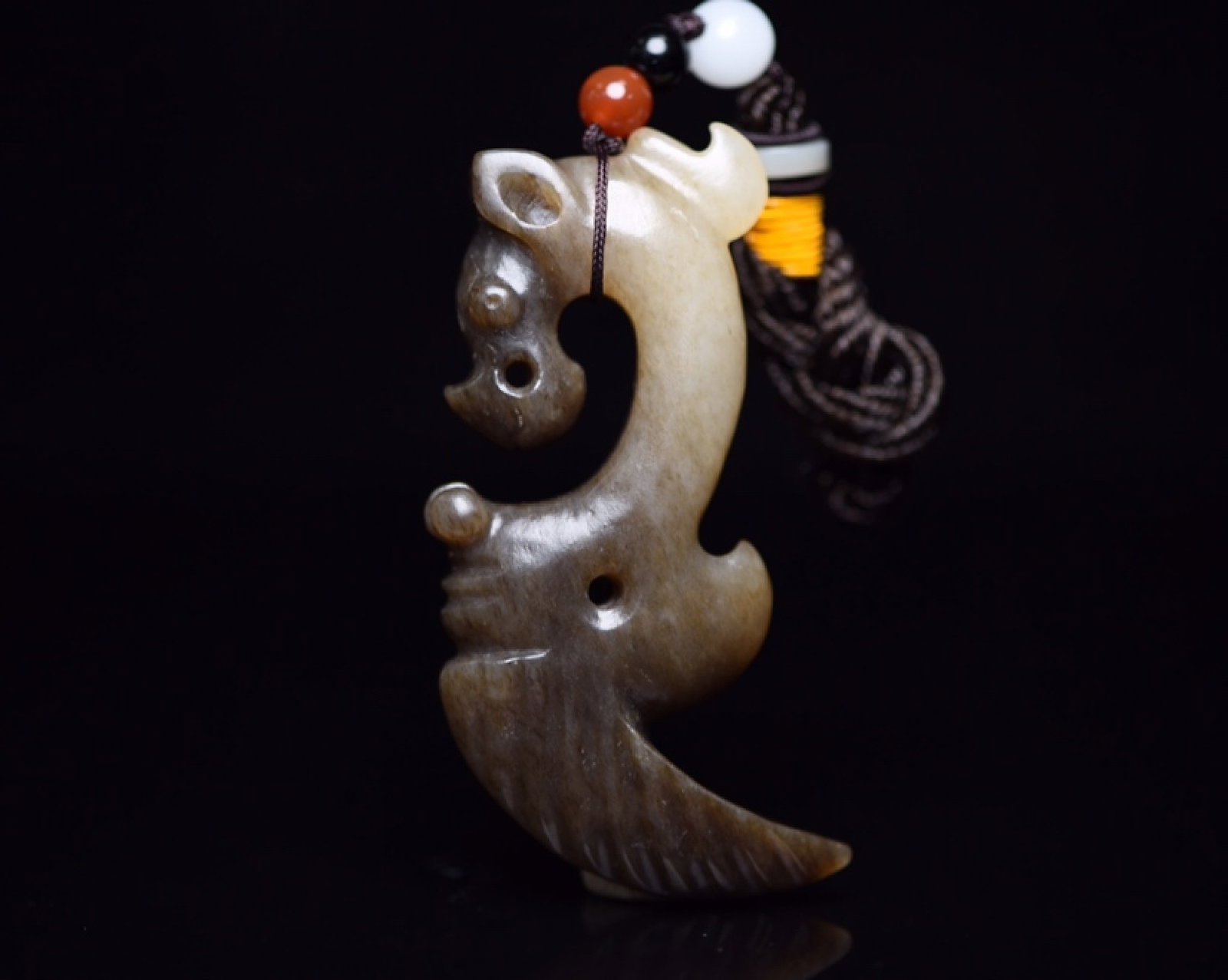 An Exquisite White Jade Pig and Dragon Pendant: An Exquisite White Jade Pig and Dragon Pendant,Qing Dynasty,China,Size:3.4inx2.1inx0.6in,Weight:81g 白玉猪龙挂件,中国清代