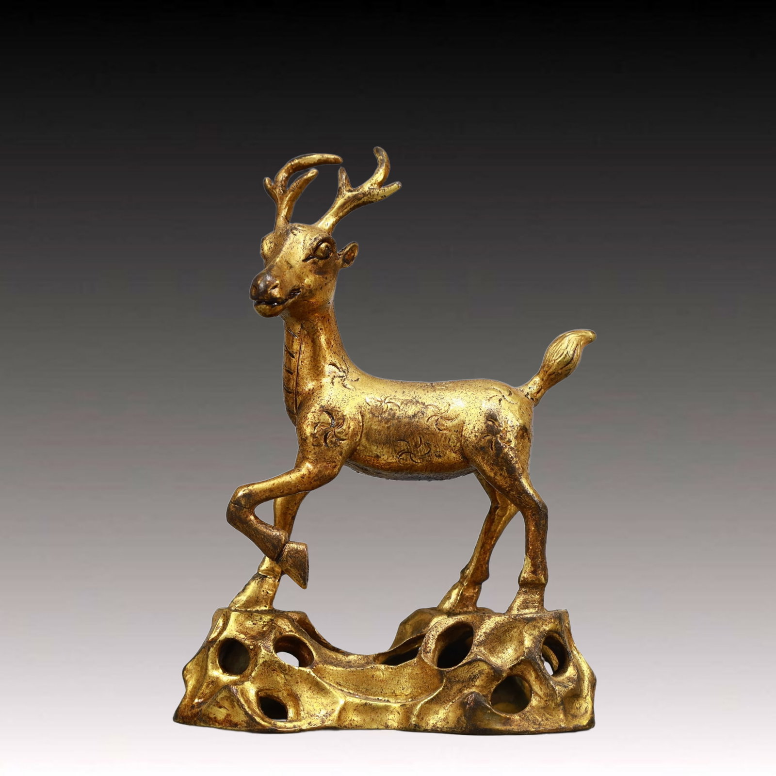 A Rare Gilt Bronze Sika Deer Ornament: A Rare Gilt Bronze Sika Deer Ornament,Qing Dynasty, China,Size:3.3inx1.6inx4.9in,Weight:3500g 铜鎏金梅花鹿摆件,中国清代