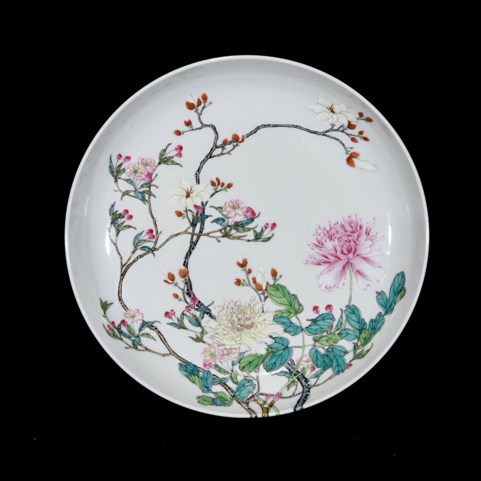 An Exquisite Famille-Rose Flower Pattern Plate: An Exquisite Famille-Rose Flower Pattern Plate,Qing Dynasty,China,Yongzheng Six-Character Mark,Size:2inx10.2in 粉彩花卉纹盘,中国清代,雍