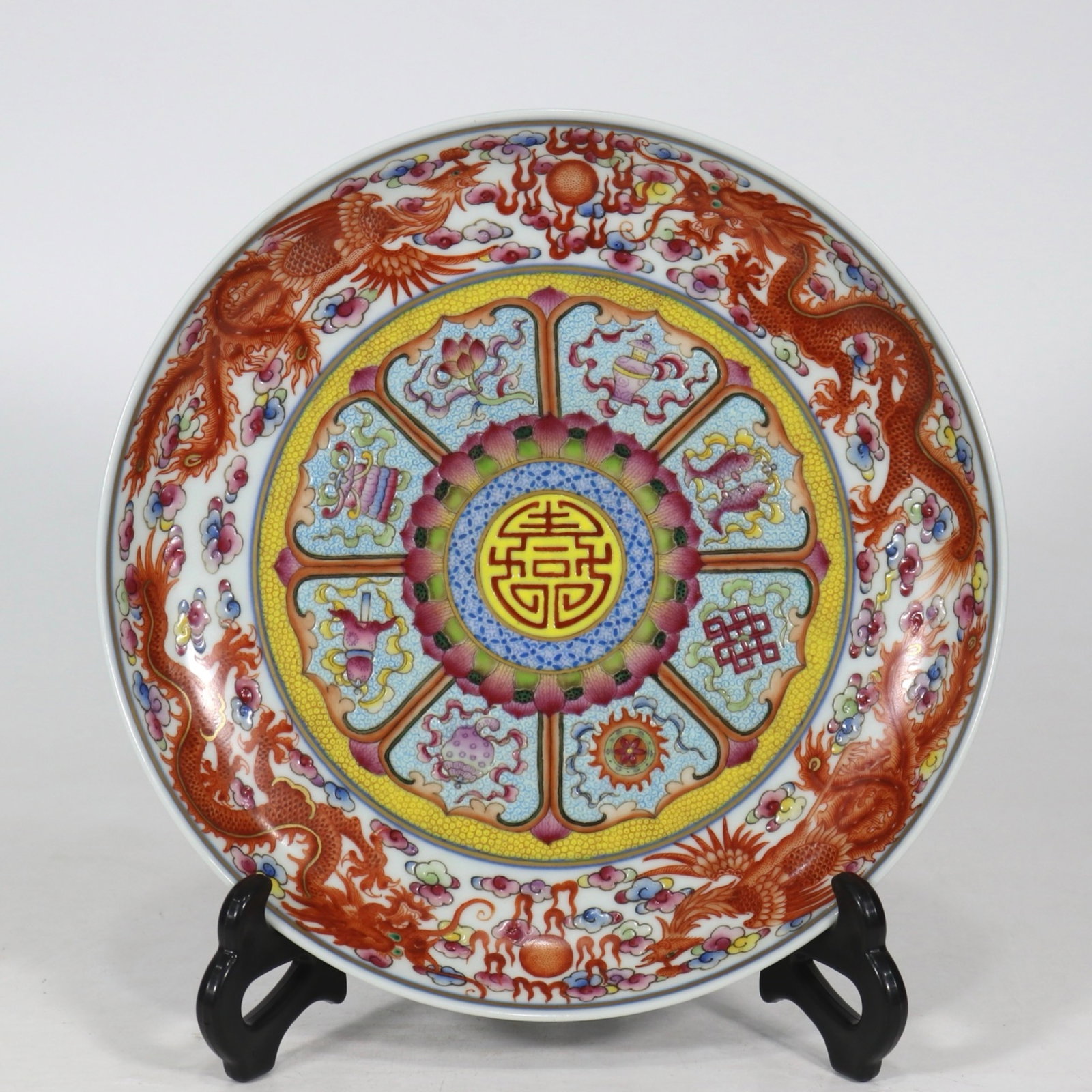 An Exquisite Famille-Rose Dragon and Phoenix Pattern Plate: An Exquisite Famille-Rose Dragon and Phoenix Pattern Plate,Qing Dynasty,China,Qianlong Six-character Mark,Size:8.2in 粉彩龙凤纹盘,中国清代,&