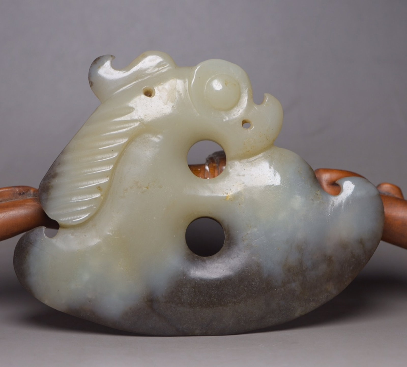 An Exquisite White Jade Dragon Pattern Pendant: An Exquisite White Jade Dragon Pattern Pendant,Qing Dynasty,China,Size:4.3inx3.2inx0.6in,Weight:172g 白玉龙纹佩,中国清代