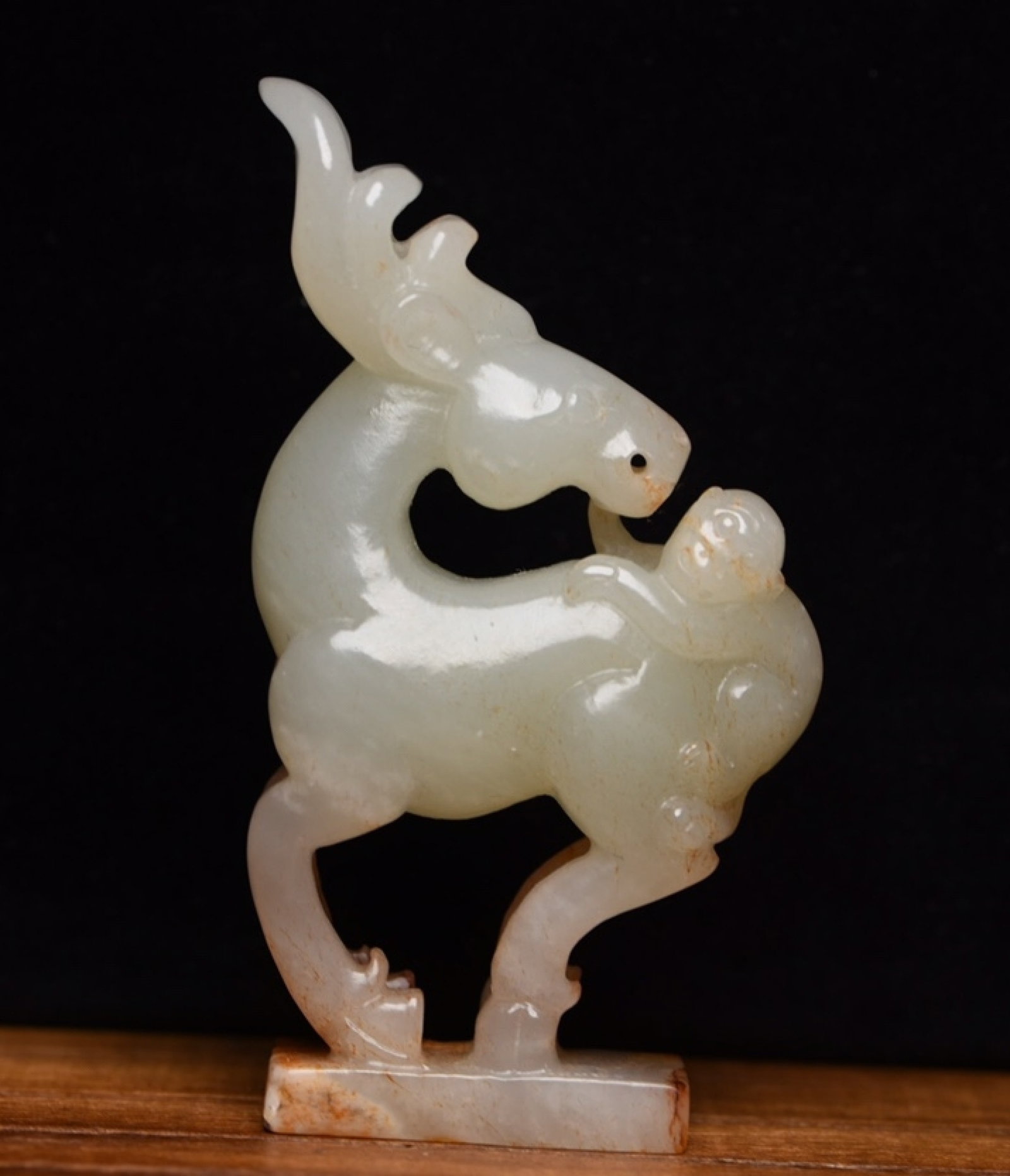 An Exquisite White Jade Deer Ornament: An Exquisite White Jade Deer Ornament,Qing Dynasty,China,Size:3.4inx1.9inx0.8in,Weight:88g 白玉鹿摆件,中国清代