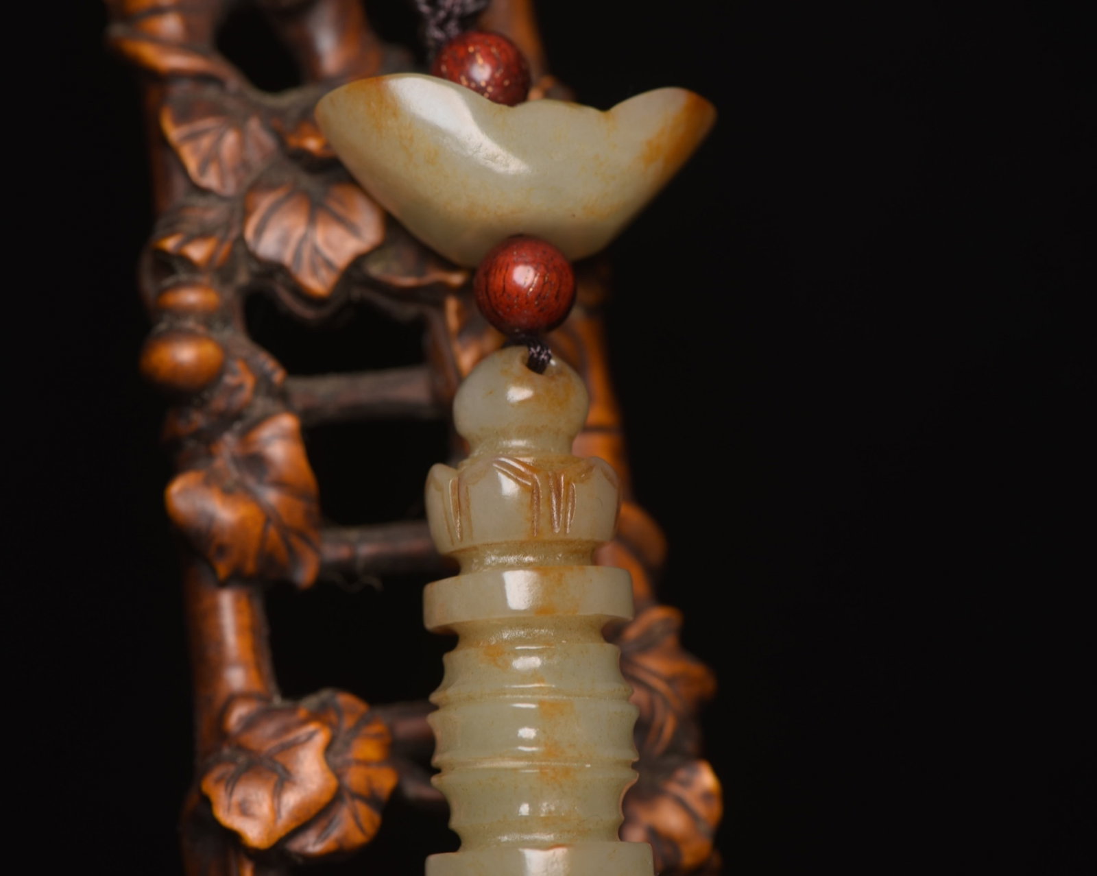 An Exquisite White Jade Ritual Implement - 5