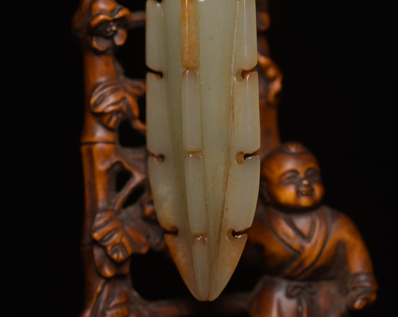 An Exquisite White Jade Ritual Implement - 7