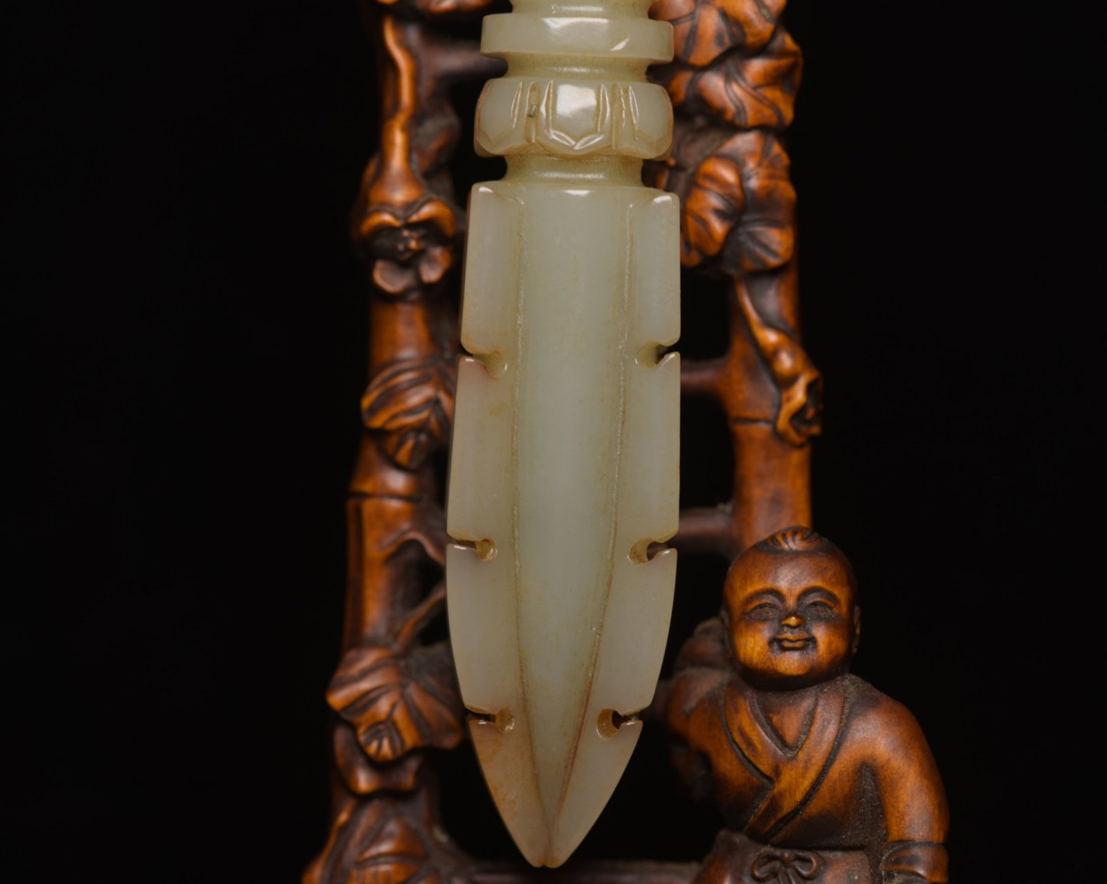 An Exquisite White Jade Ritual Implement - 9