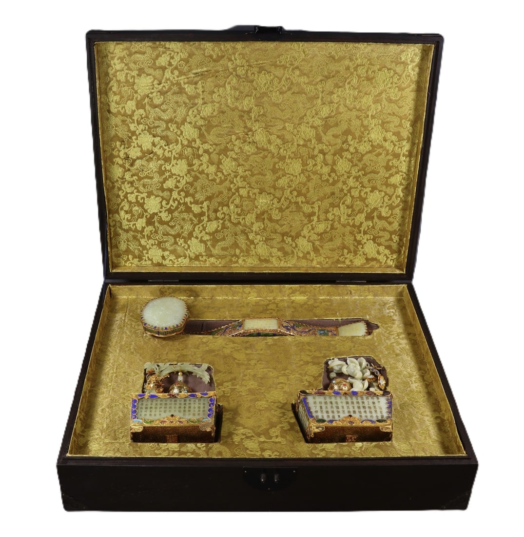 A Set of Fine White Jade Cover with Gold Bonsais and Gilt Inlaid White Jade Ruyi,with poem: A Set of Fine White Jade Cover with Gold Bonsais and Gilt Inlaid White Jade Ruyi,with poem,Qing Dynasty,China,Qianlong Four-character Mark,Size:(Ornament)7.1inx5.3inx2.6in,(Ruyi)3.1inx14.6inx3.5in,Wei
