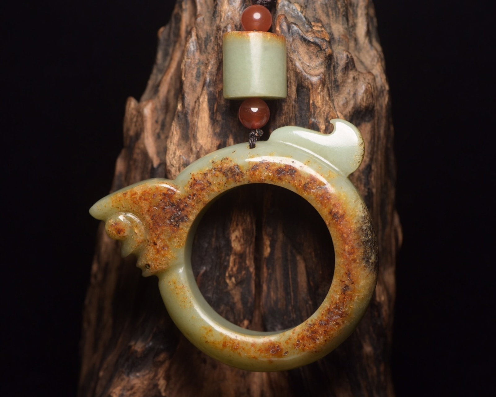An Exquisite White Jade Pig and Dragon Pendant: An Exquisite White Jade Pig and Dragon Pendant,Qing Dynasty,China,Size:4.3inx3.6inx0.7in,Weight:166g 白玉猪龙挂件,中国清代