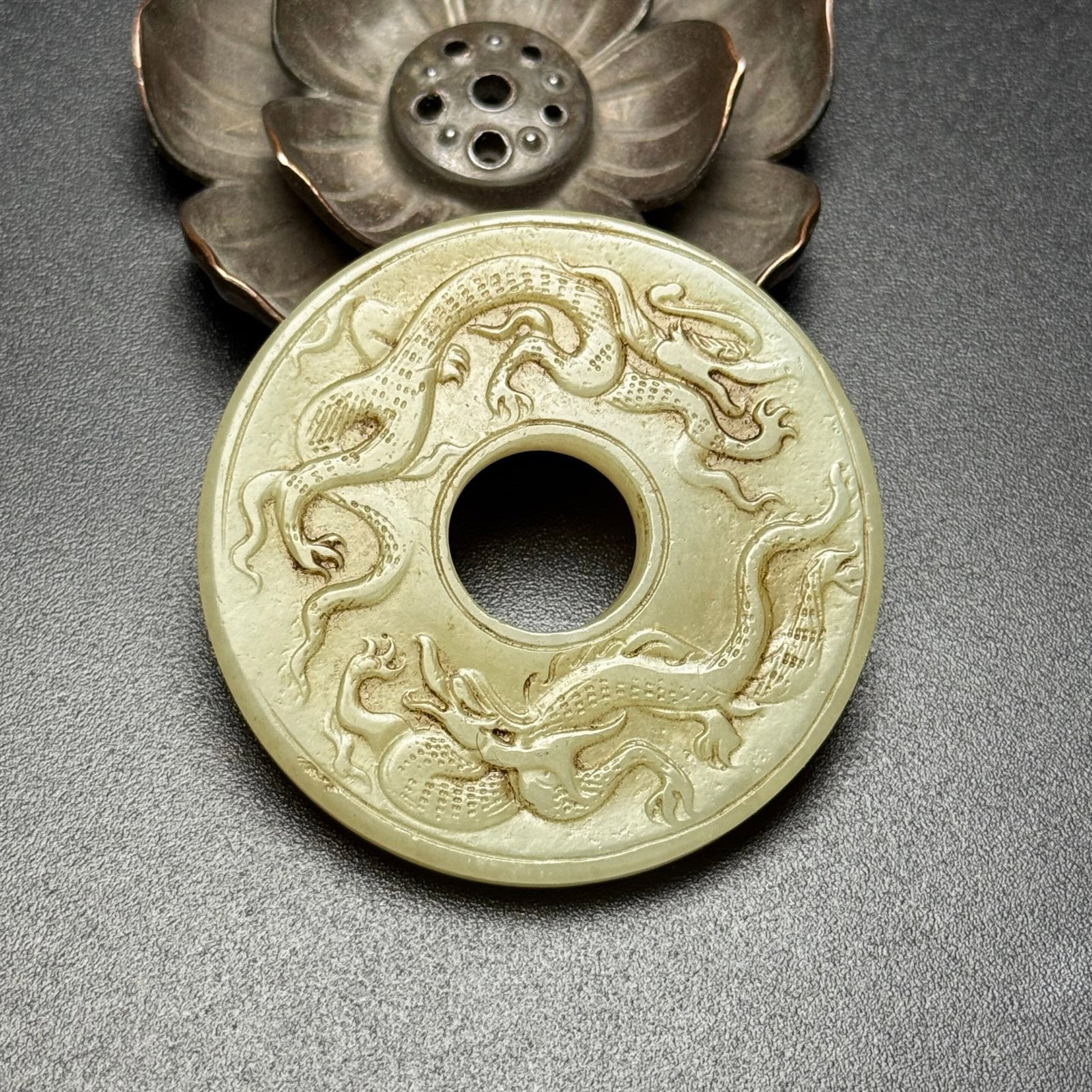 An Exquisite White Jade Dragon Pattern Pendant: An Exquisite White Jade Dragon Pattern Pendant,Qing Dynasty,China,Size:55mmx5mm,Weight:31g 白玉龙纹佩,中国清代