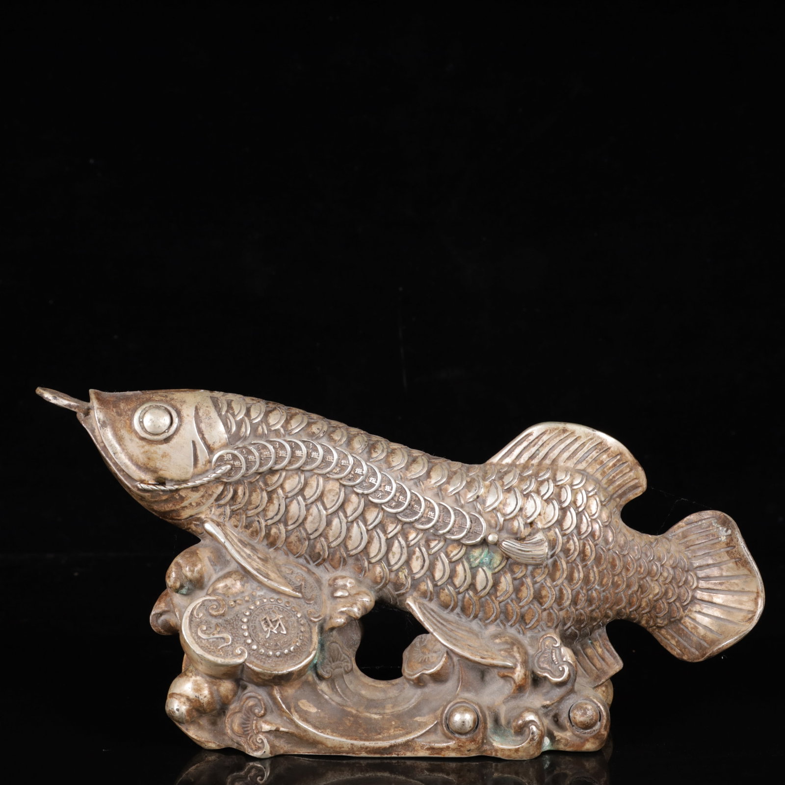 An Exquisite Silver-Plated Bronze Fish Ornament: An Exquisite Silver-Plated Bronze Fish Ornament,Qing Dynasty,China,Qianlong Four-Character Mark,Size:11.4inx3.1inx5.9in,Weight:1700g 铜镀银鱼摆件,中国&#