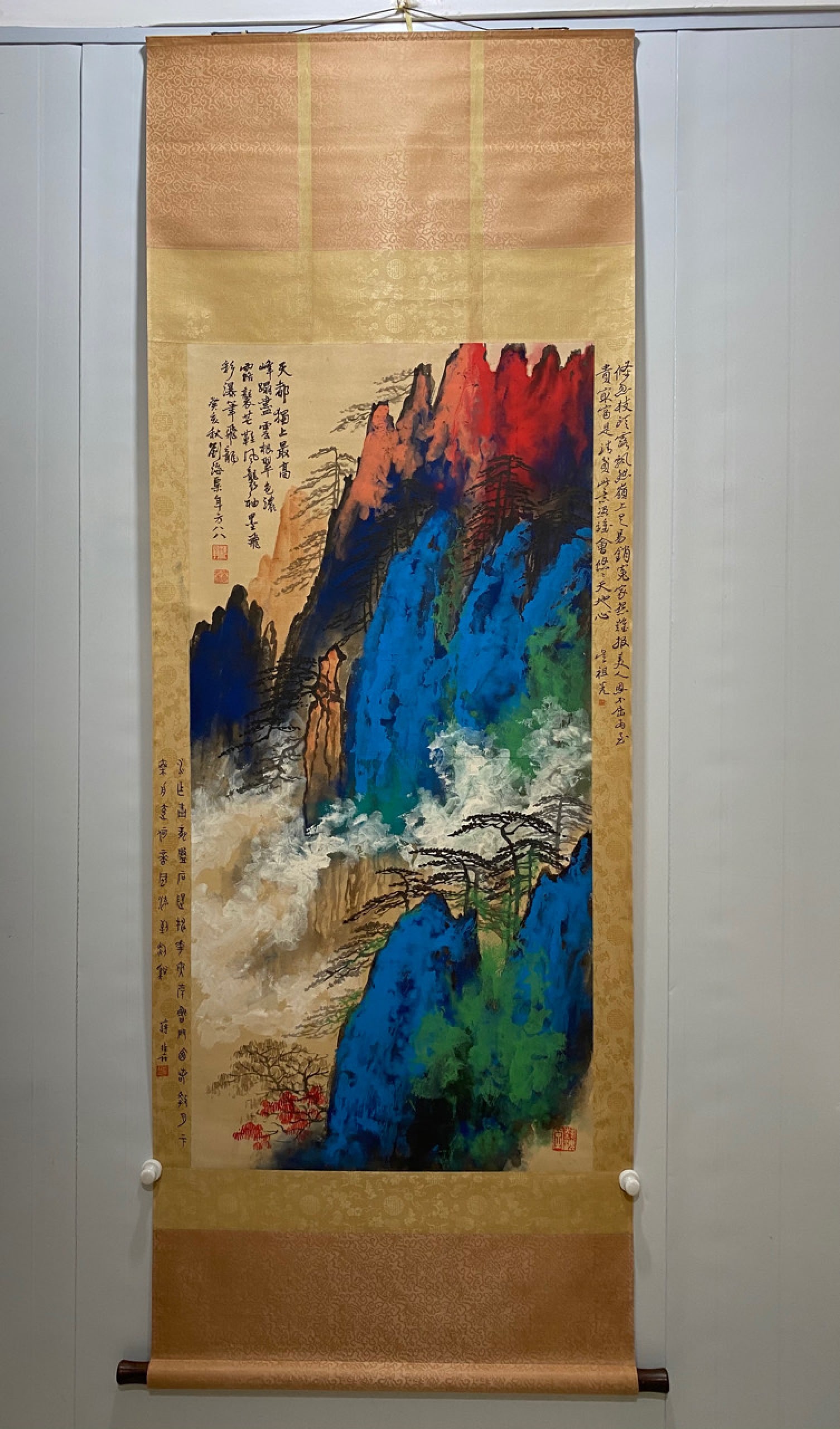 A Chinese Vertical Scroll Ink Painting of Landscape on Paper: A Chinese Vertical Scroll Ink Painting of Landscape on Paper,Liu Haisu,Size:51.6inx25.2in 一幅中国水墨山水画立轴,刘海Ŀ