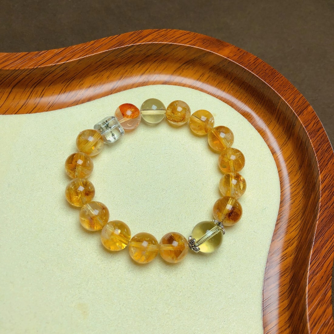 An Exquisite Crystal Bracelet: An Exquisite Crystal Bracelet,Size:11.1mm,9.2mmx9.2mm,Weight:32.8g 水晶手串